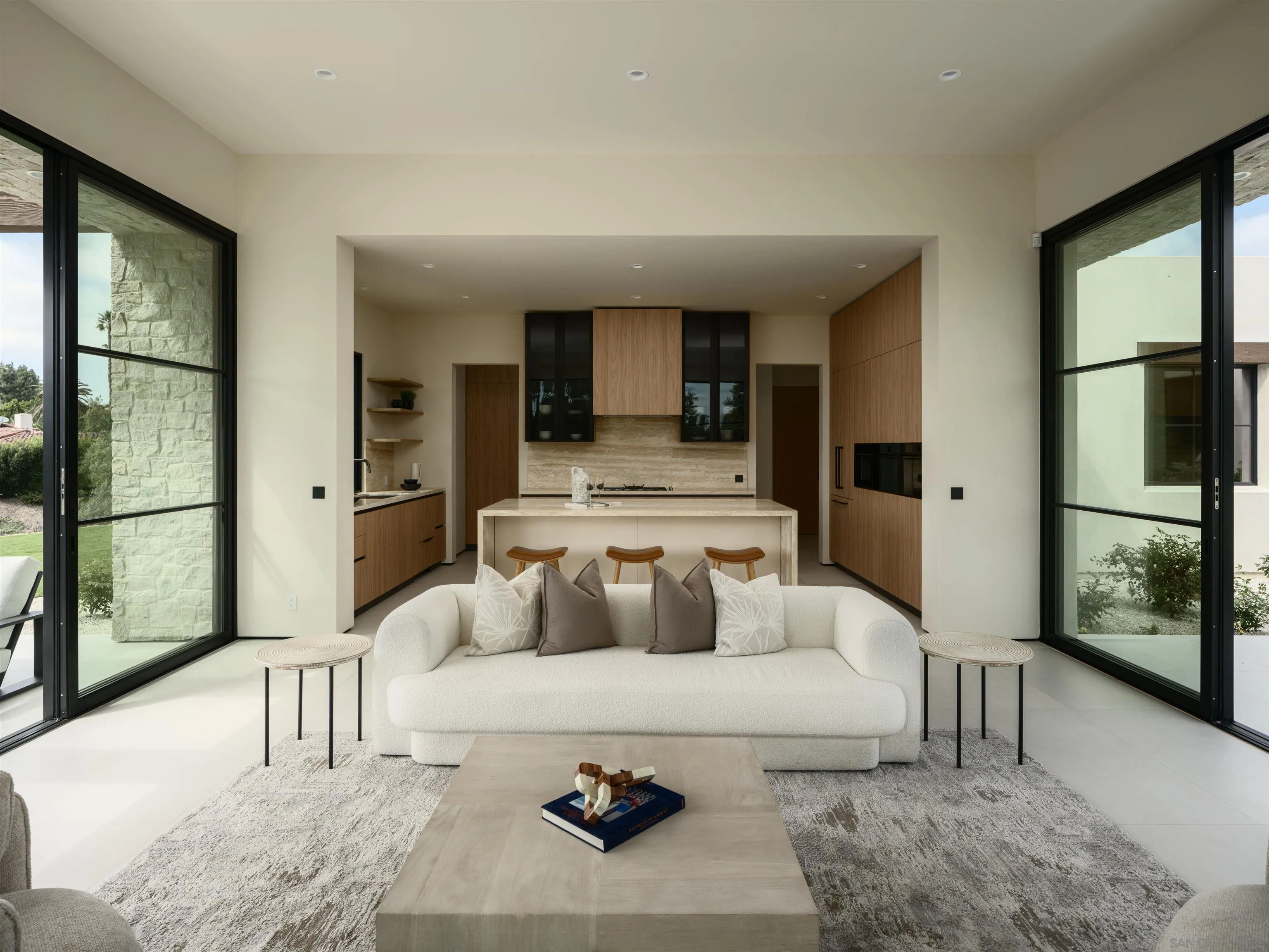 https://cdn.realtyfeed.com/cdn/127/260014089/8cedb038b2cfbd891556572dea17331d.webp