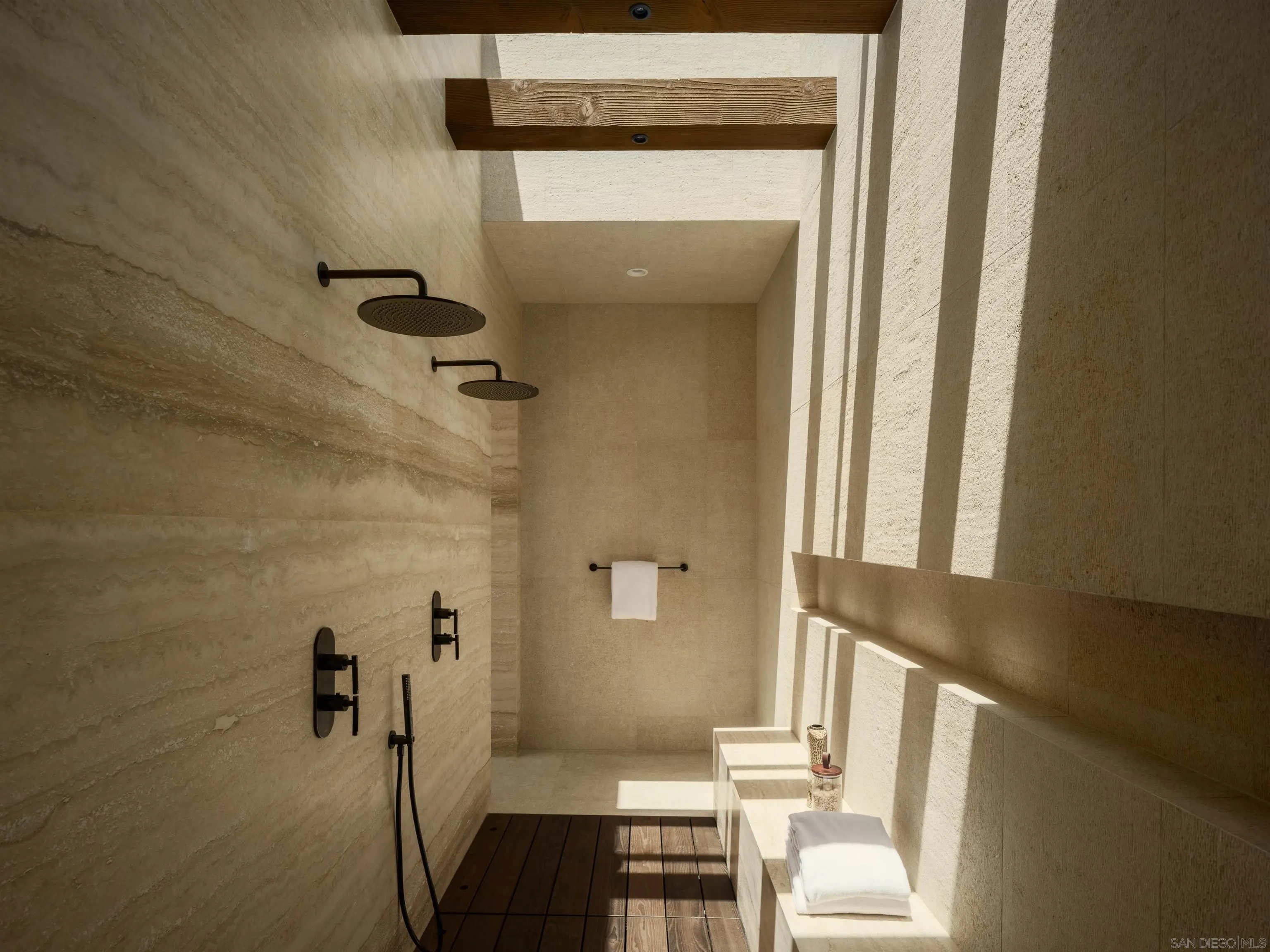 https://cdn.realtyfeed.com/cdn/127/260014089/d541b920726acf76b3116a4f1263ae03.webp