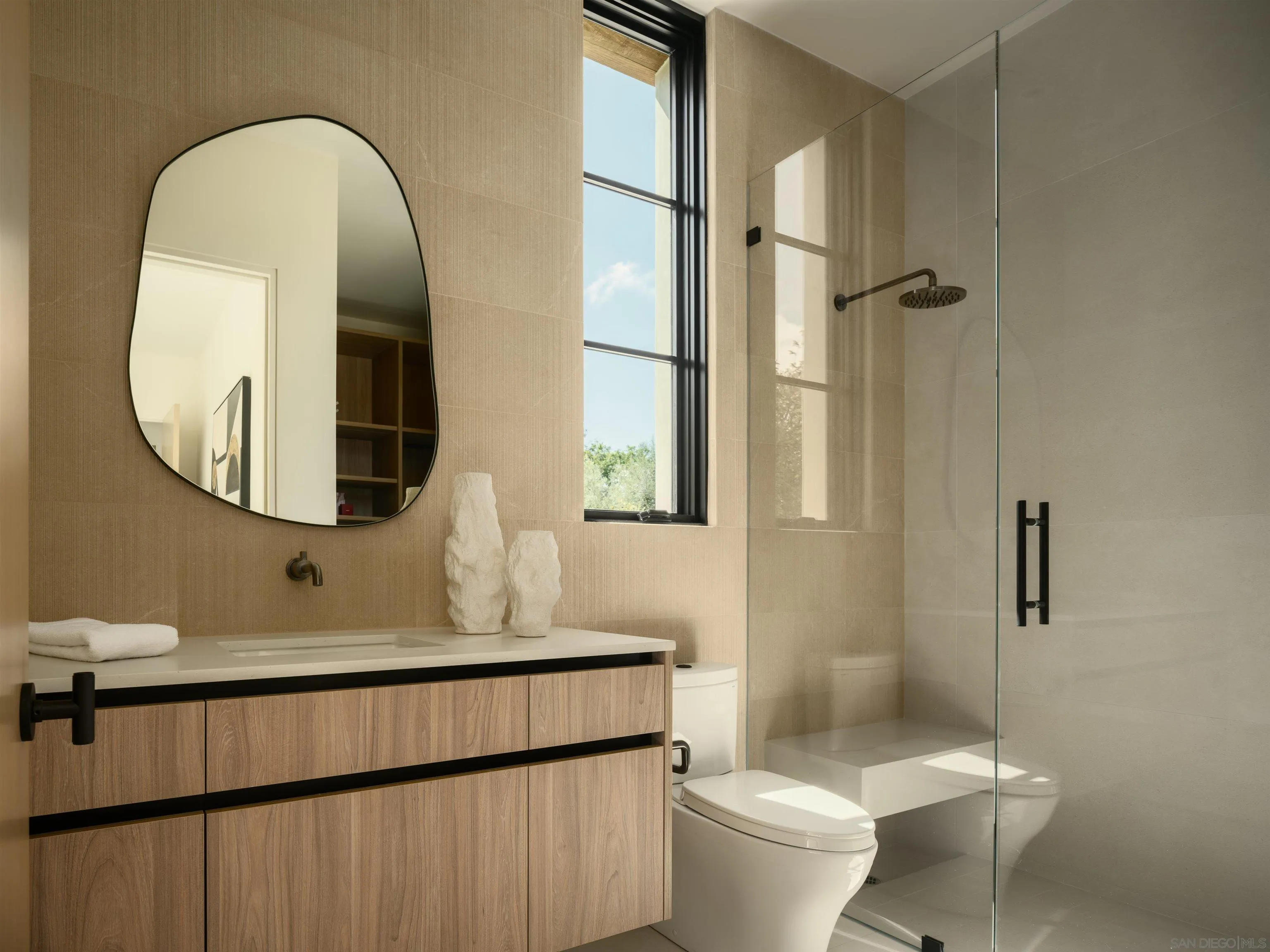 https://cdn.realtyfeed.com/cdn/127/260014089/eded1d3957bc818e881594703fc013a4.webp