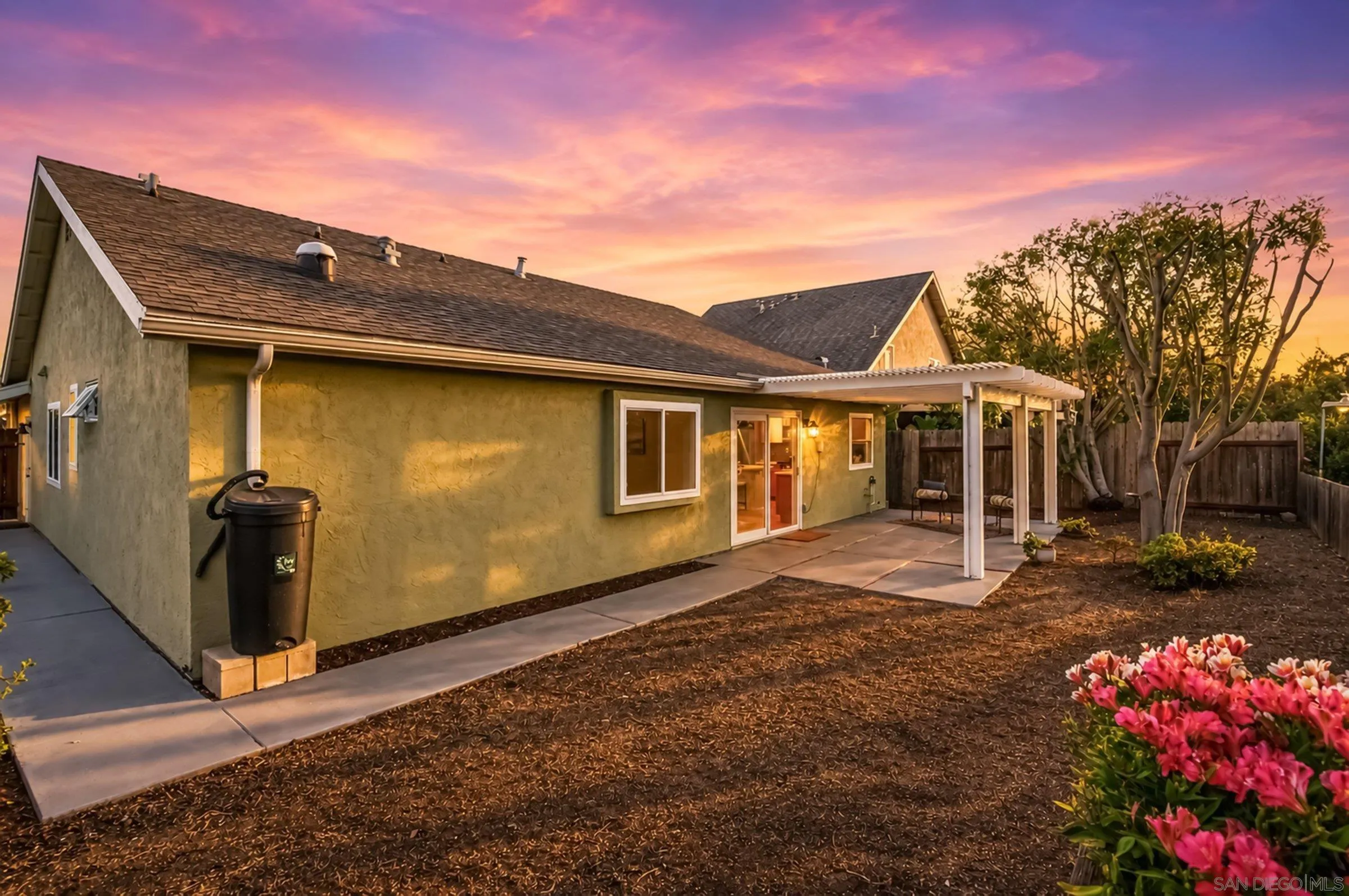 https://cdn.realtyfeed.com/cdn/127/260014090/716fceef4d9882d8b991e825dade66c2.webp