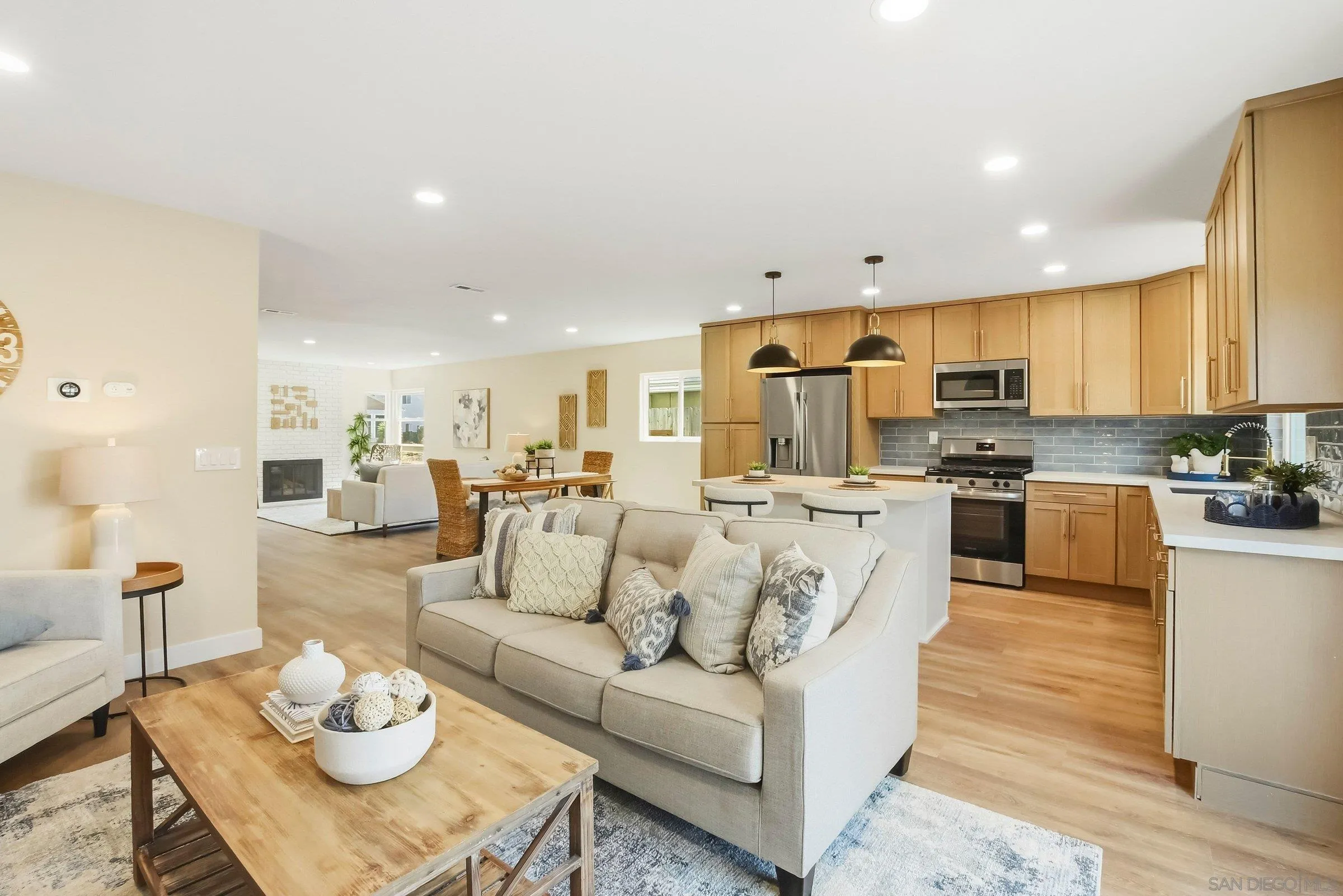 https://cdn.realtyfeed.com/cdn/127/260014090/97fe50409bd5317f7d7697bb2adec9bd.webp