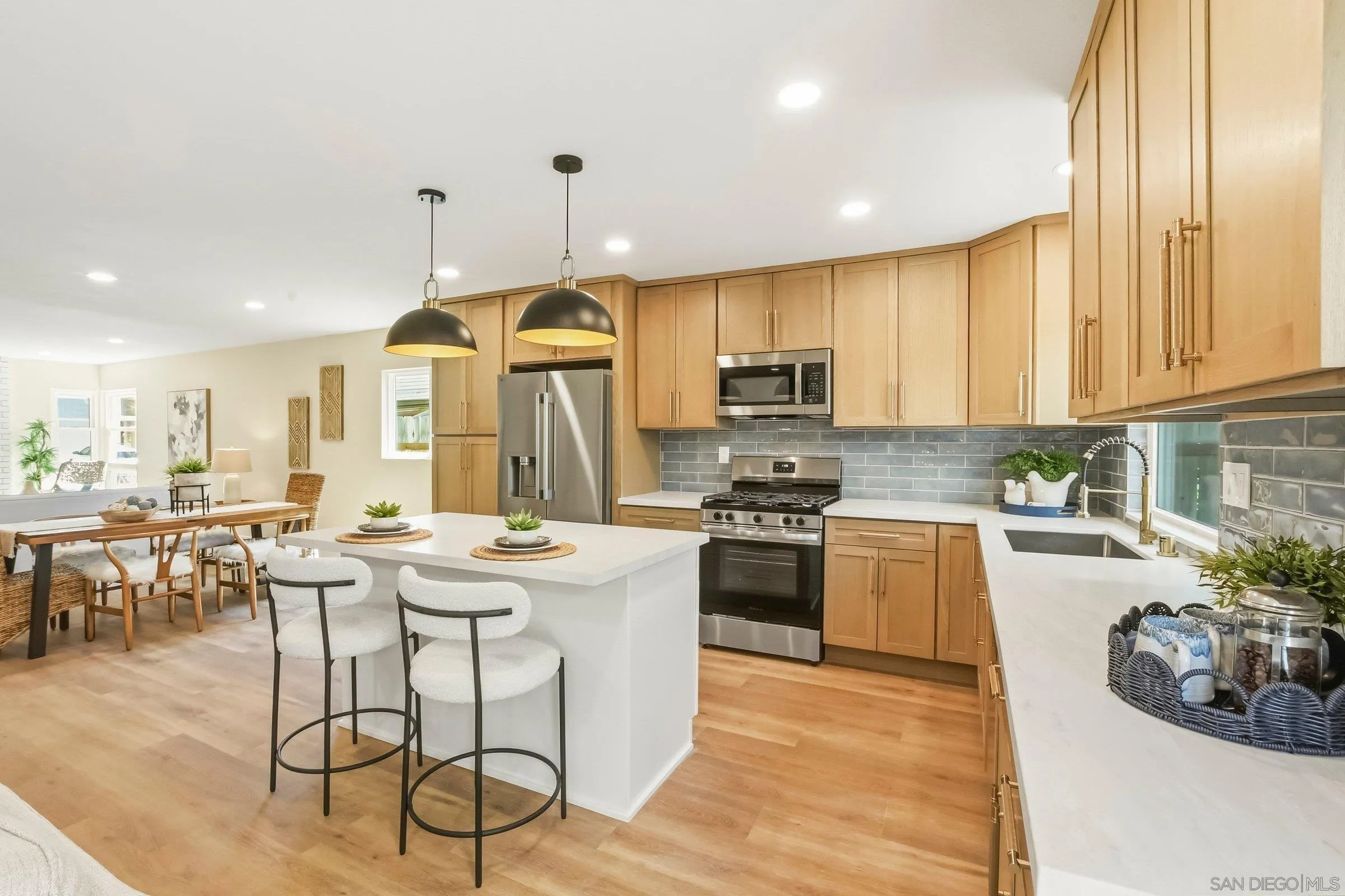 https://cdn.realtyfeed.com/cdn/127/260014090/b0ab97a4fbbd3fa8fb623a079459a203.webp