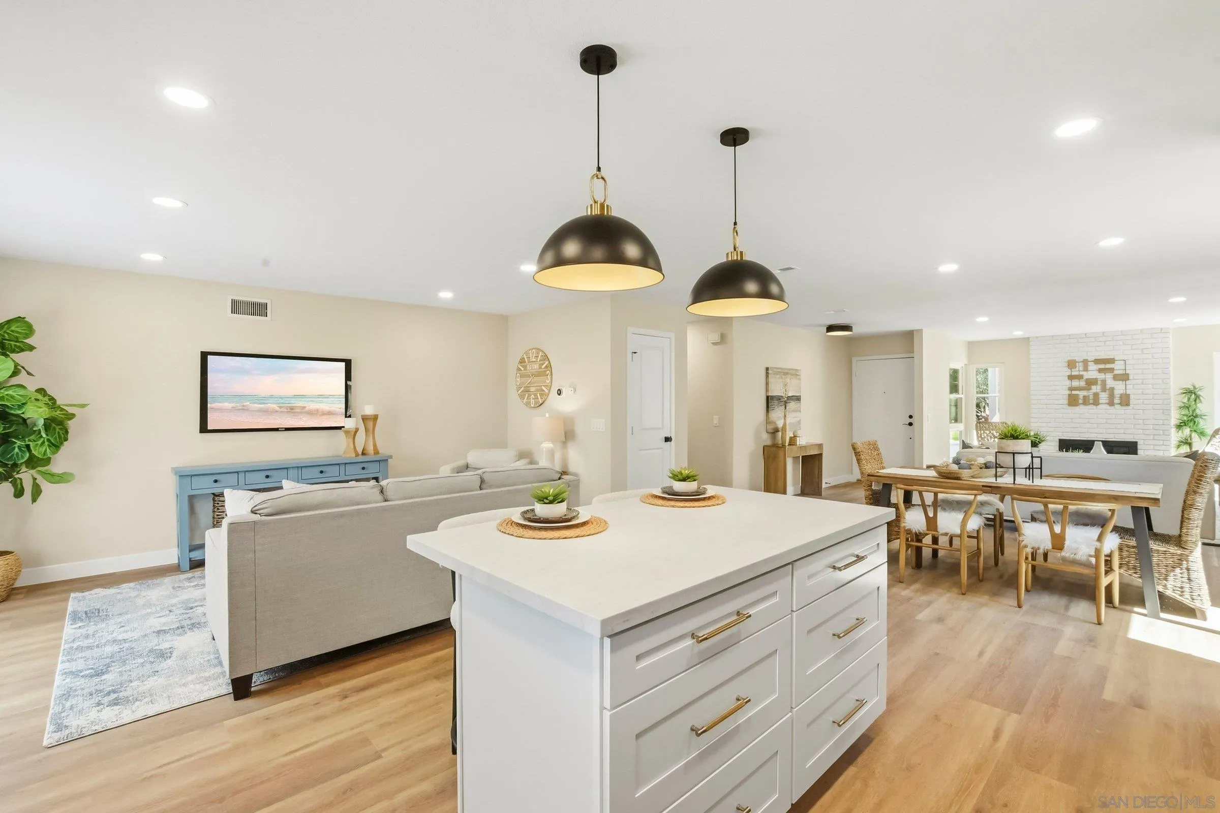 https://cdn.realtyfeed.com/cdn/127/260014090/b232606ec8c4d033fc00cbe3d5581e0d.webp