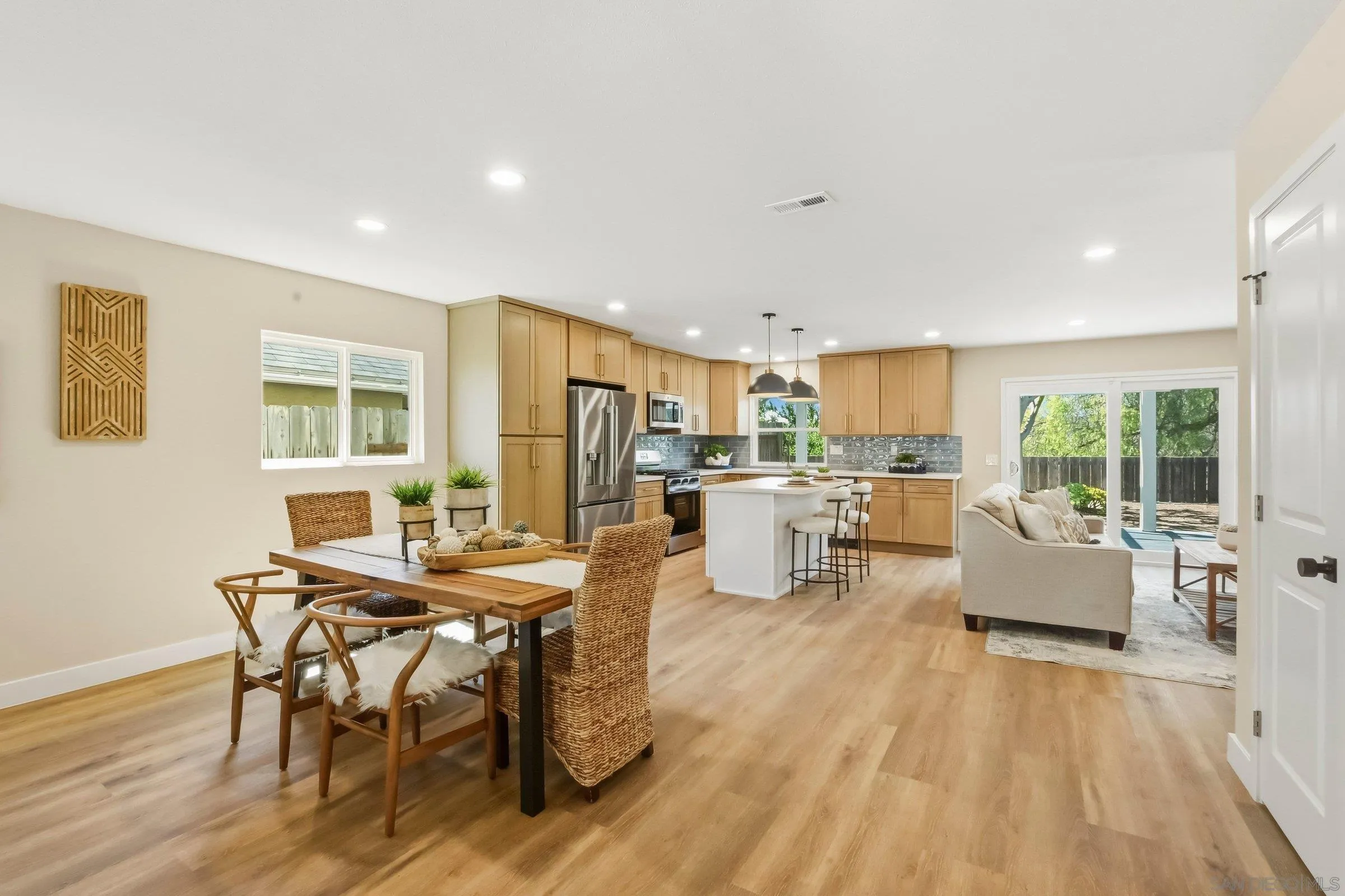 https://cdn.realtyfeed.com/cdn/127/260014090/f0f00929dc1fb8e665bf7921697427d1.webp