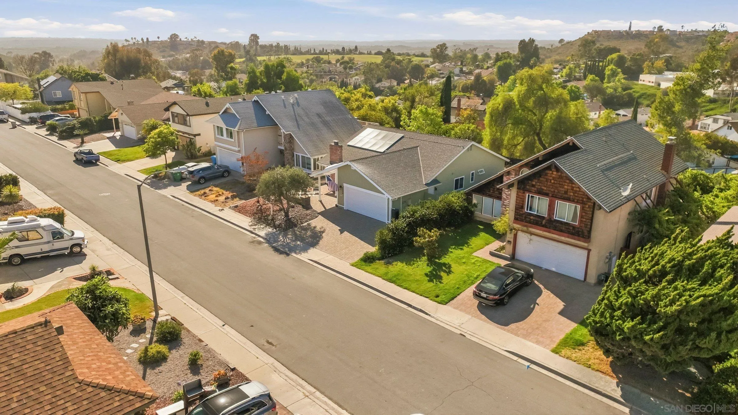https://cdn.realtyfeed.com/cdn/127/260014090/f6f0ed0032e93cb1f97deee7a7a76cc8.webp