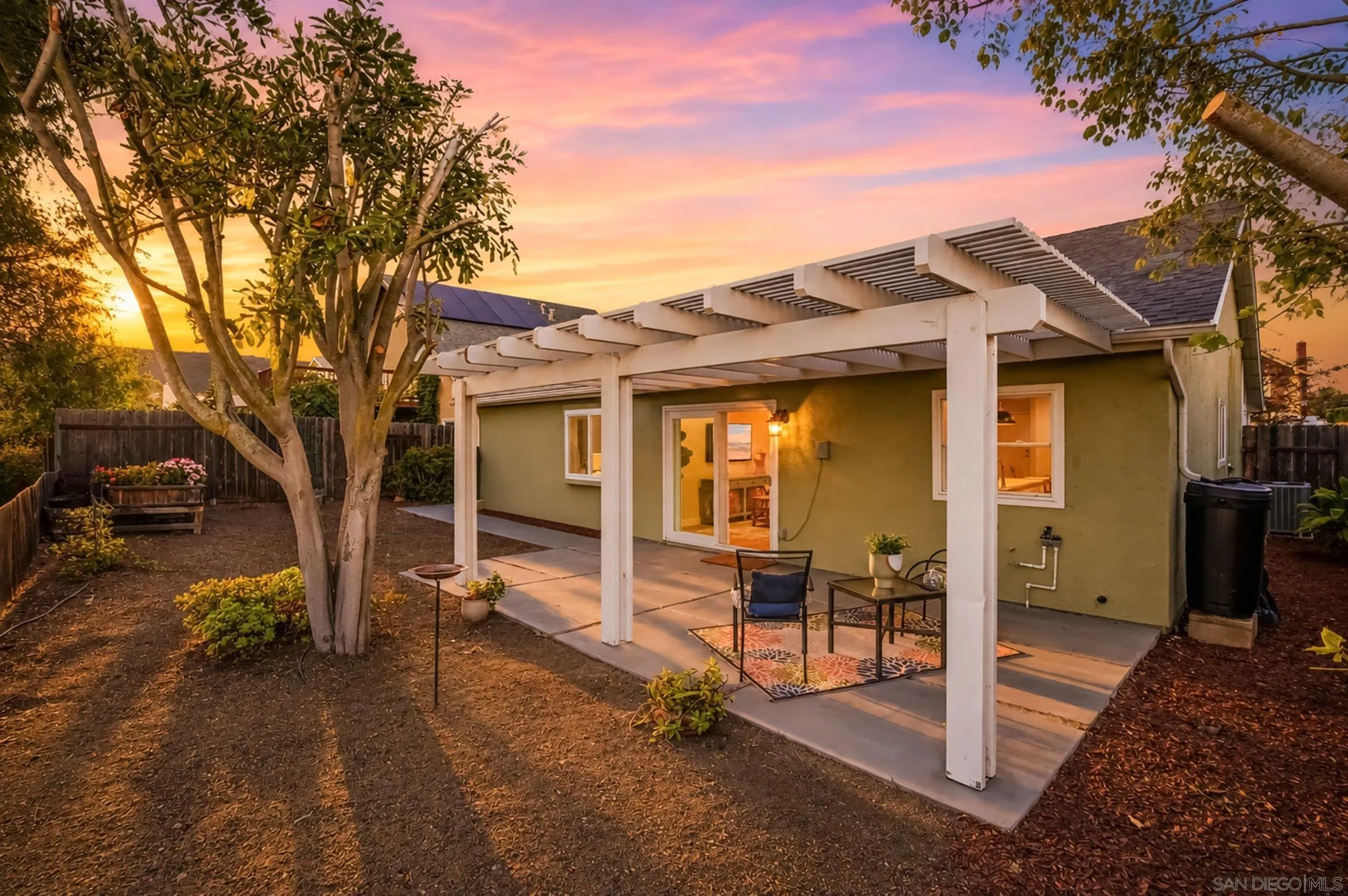https://cdn.realtyfeed.com/cdn/127/260014090/fa816941a8ee11e9213bd6eab2397a7e.webp