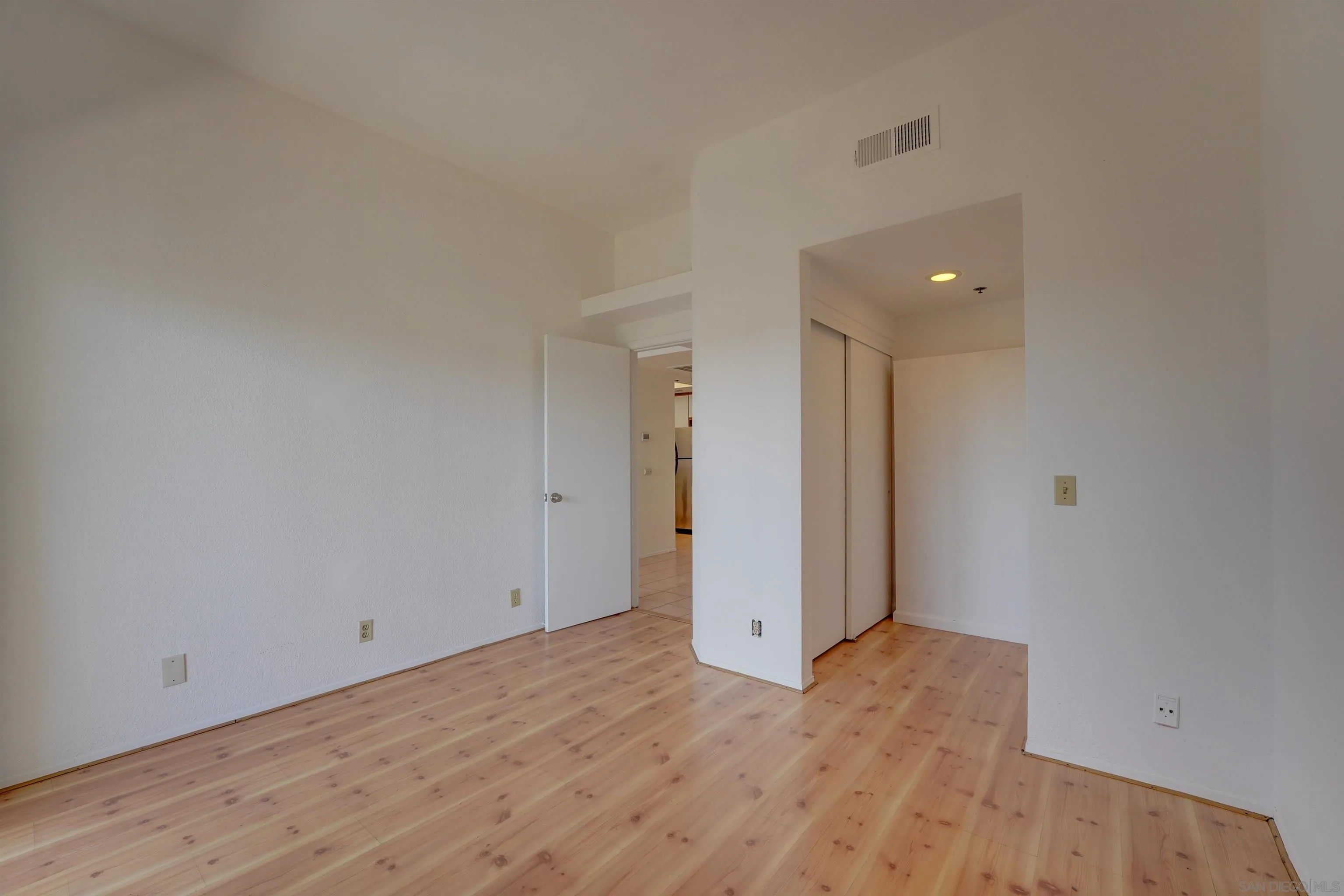 Photo #9: 260014097 Listing: Photo #9