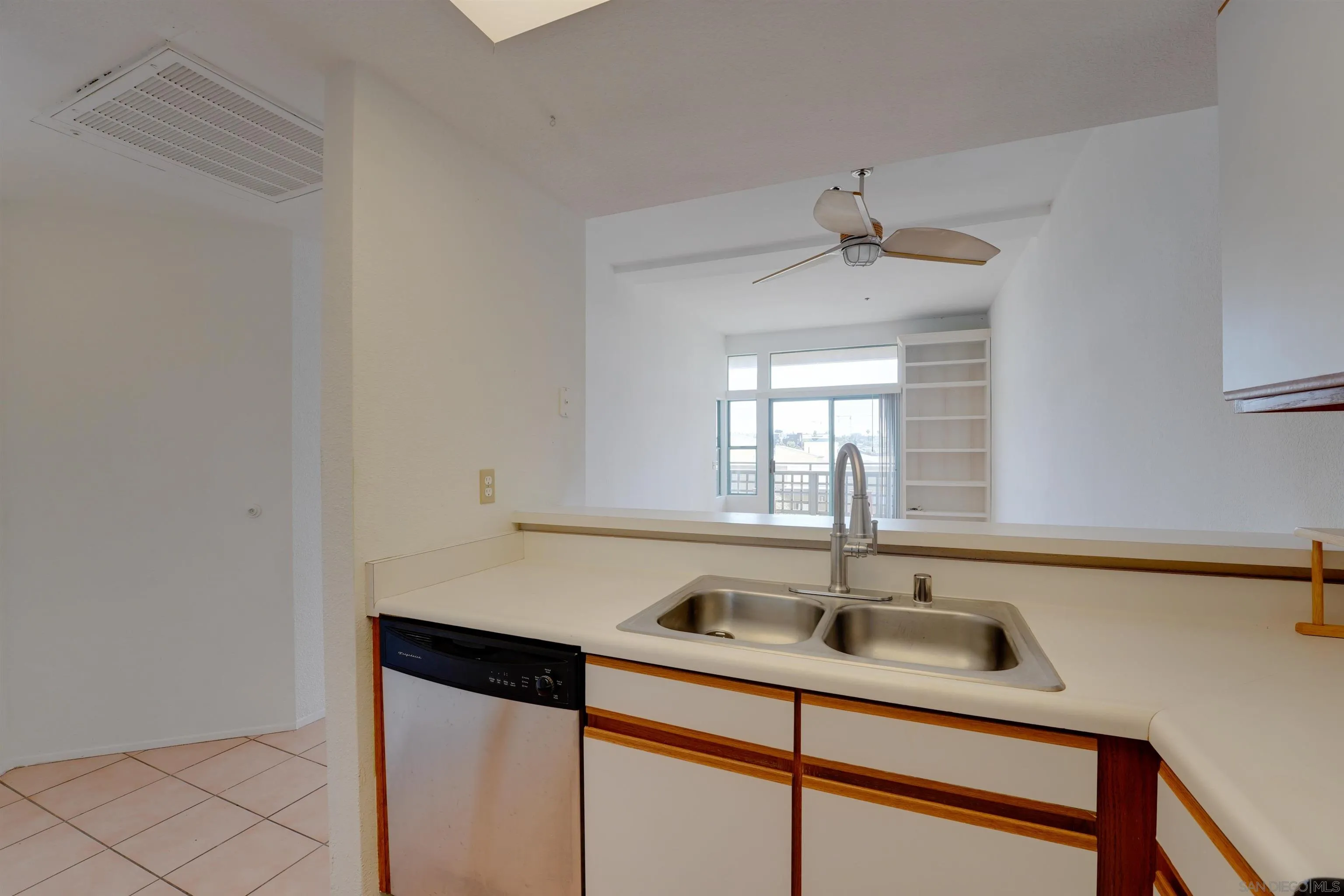 Photo #12: 260014097 Listing: Photo #12