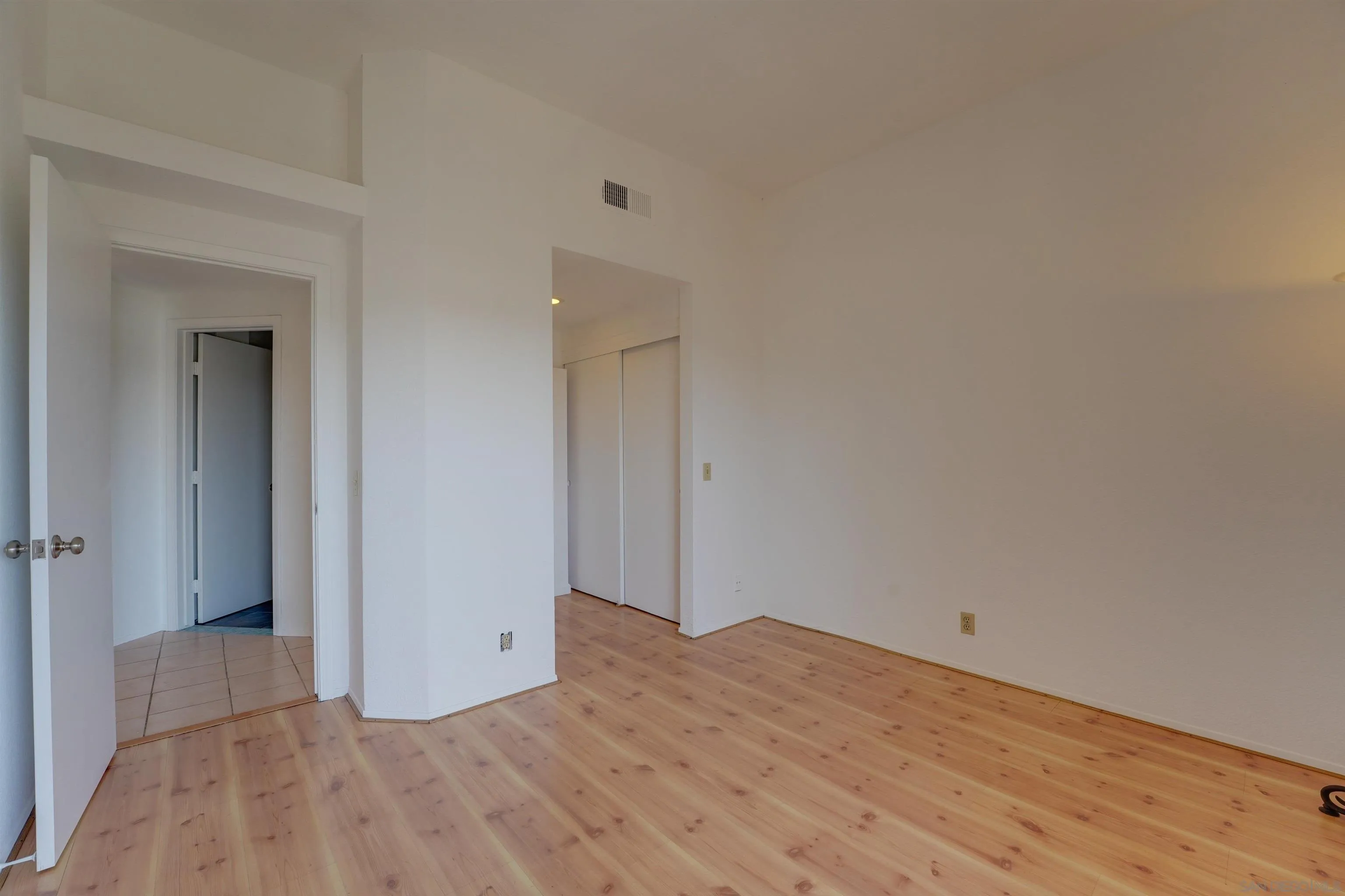 Photo #8: 260014097 Listing: Photo #8