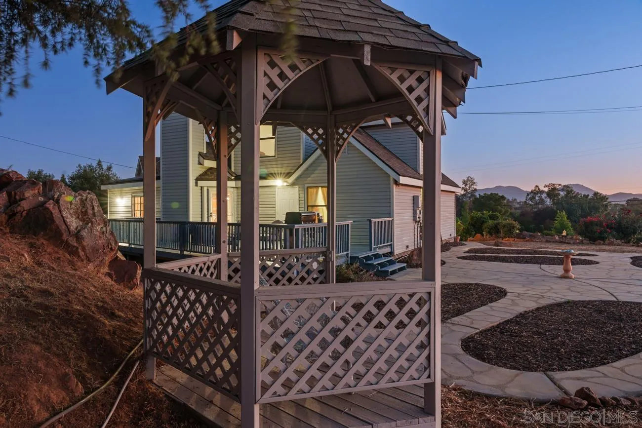 https://cdn.realtyfeed.com/cdn/127/260014102/dc1661a034759ce3262155f661716ef2.webp