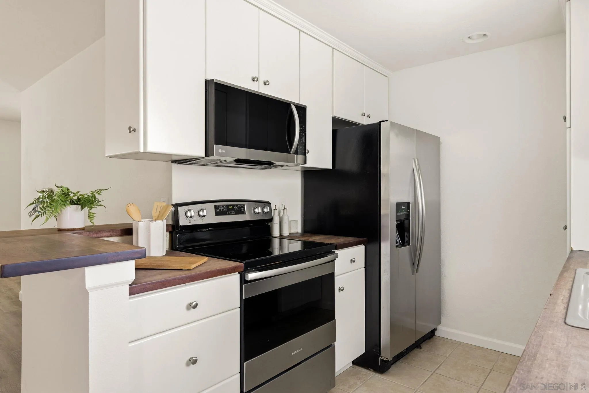 Photo #10: 260014104 Listing: Photo #10