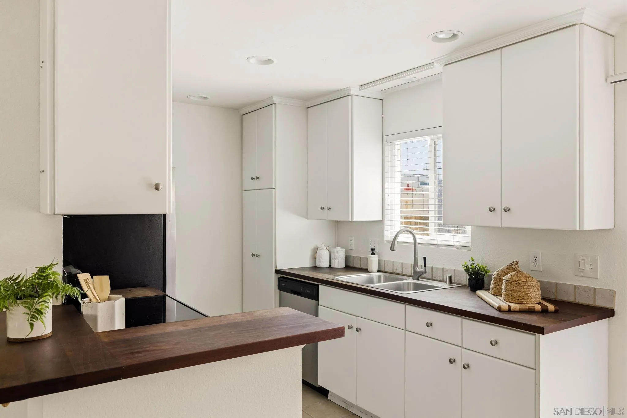 Photo #8: 260014104 Listing: Photo #8