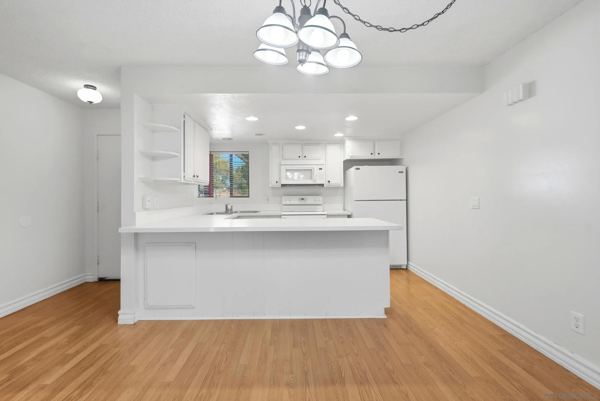 Photo #9: 260014107 Listing: Photo #9