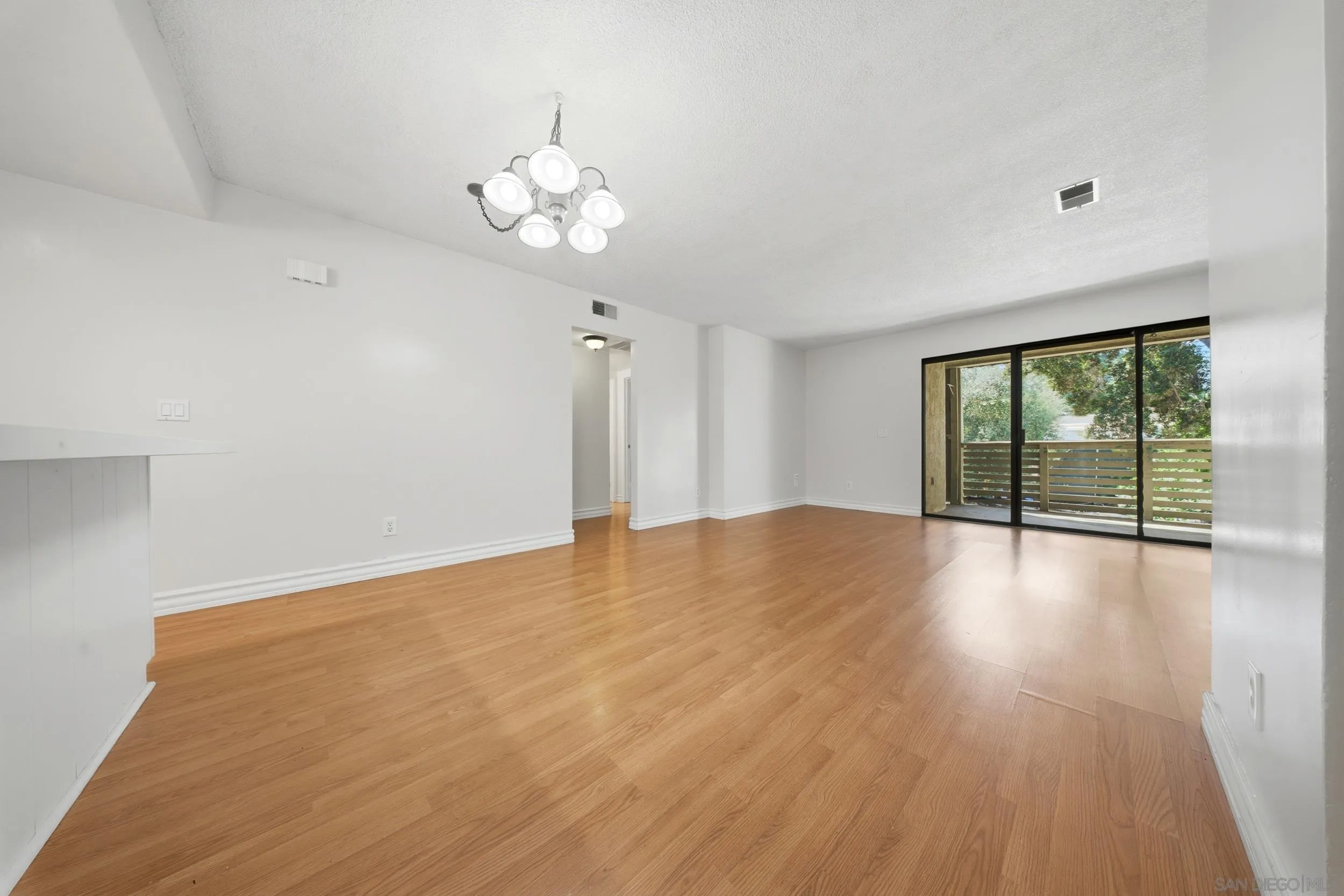 Photo #3: 260014107 Listing: Photo #3
