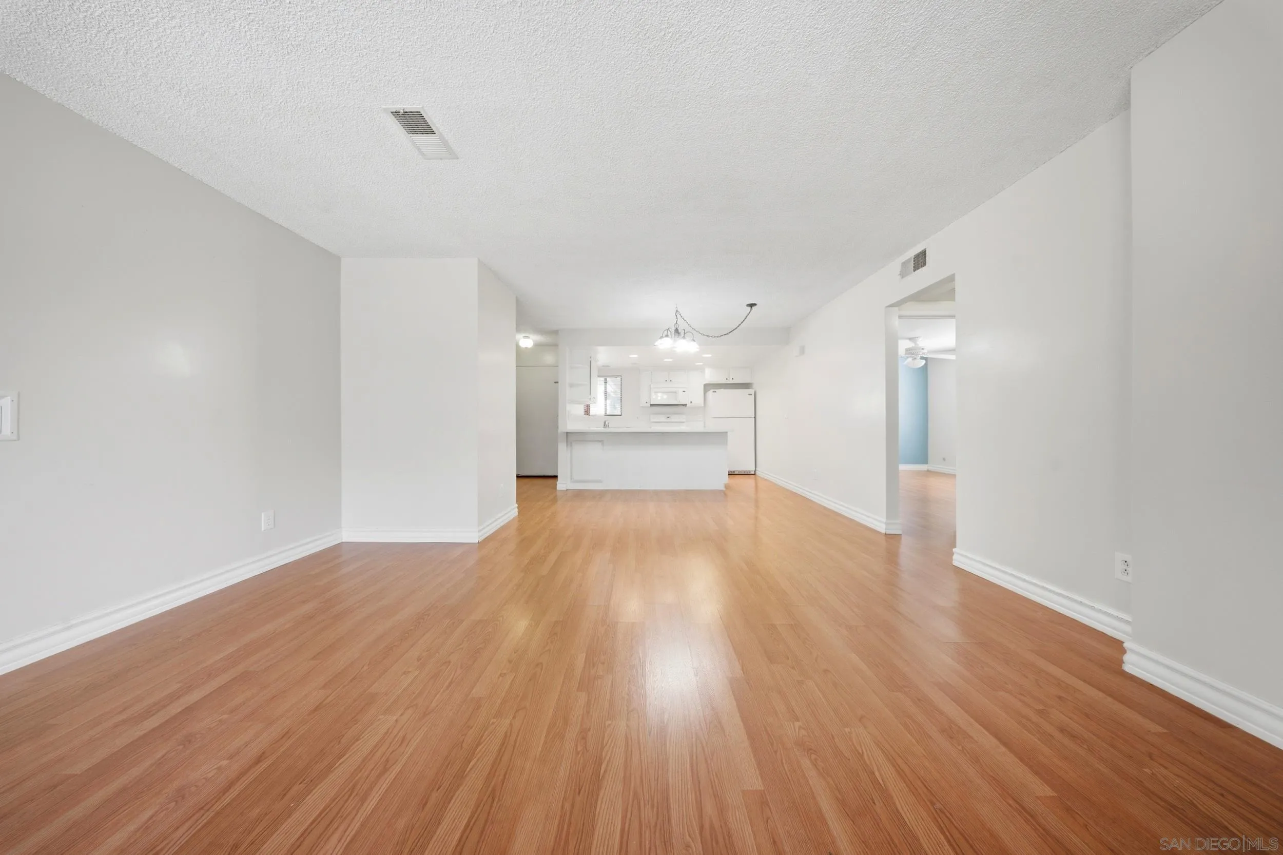 Photo #5: 260014107 Listing: Photo #5