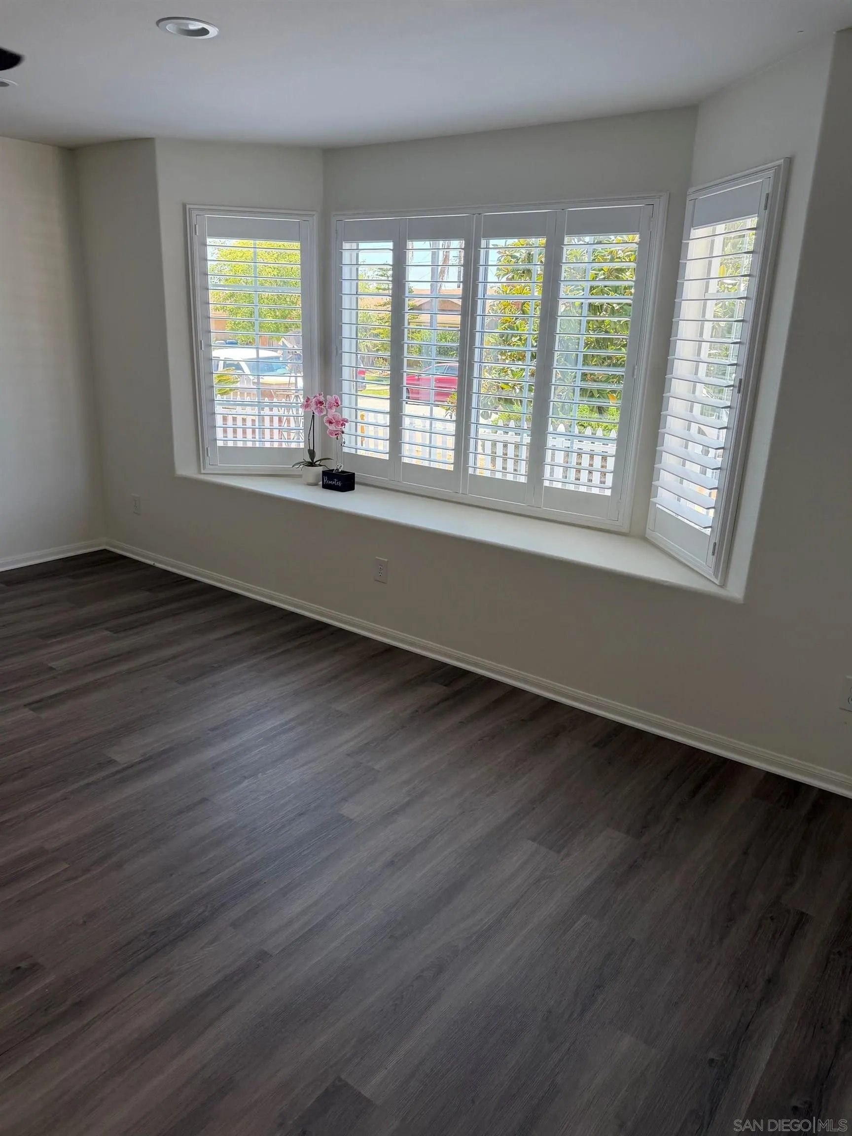 https://cdn.realtyfeed.com/cdn/127/260014110/17cbf78ef9a56ea8c6e5437e3804ec92.webp
