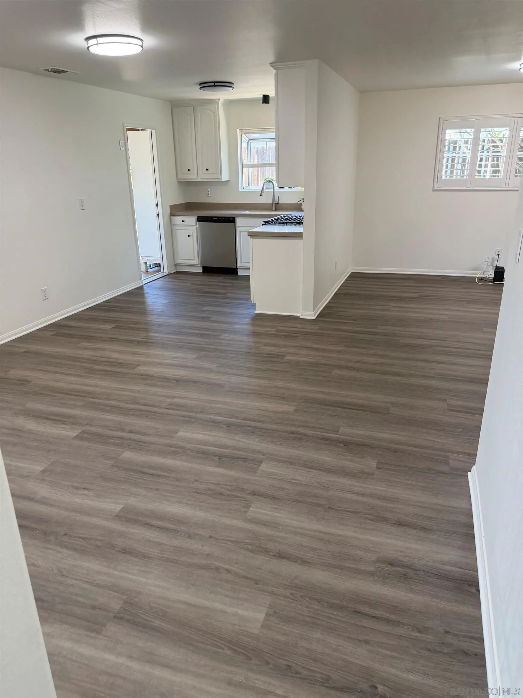 https://cdn.realtyfeed.com/cdn/127/260014110/397a9aa5ee7bc1f2f40894ce18ce7e9e.webp