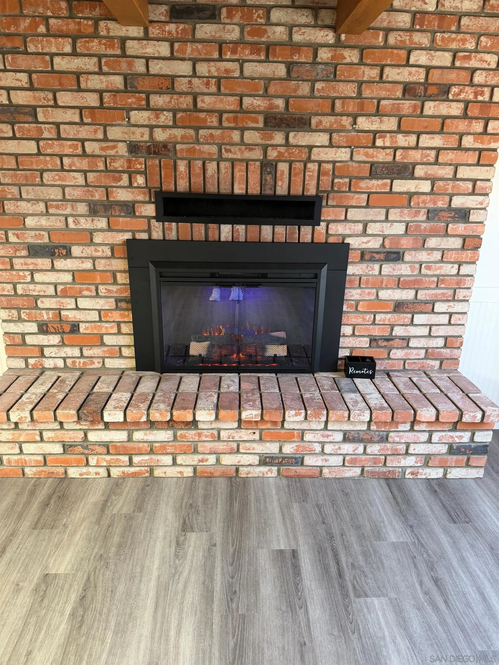 https://cdn.realtyfeed.com/cdn/127/260014110/d1fb9c89fdfc0592bdfdaaf3daff2013.webp