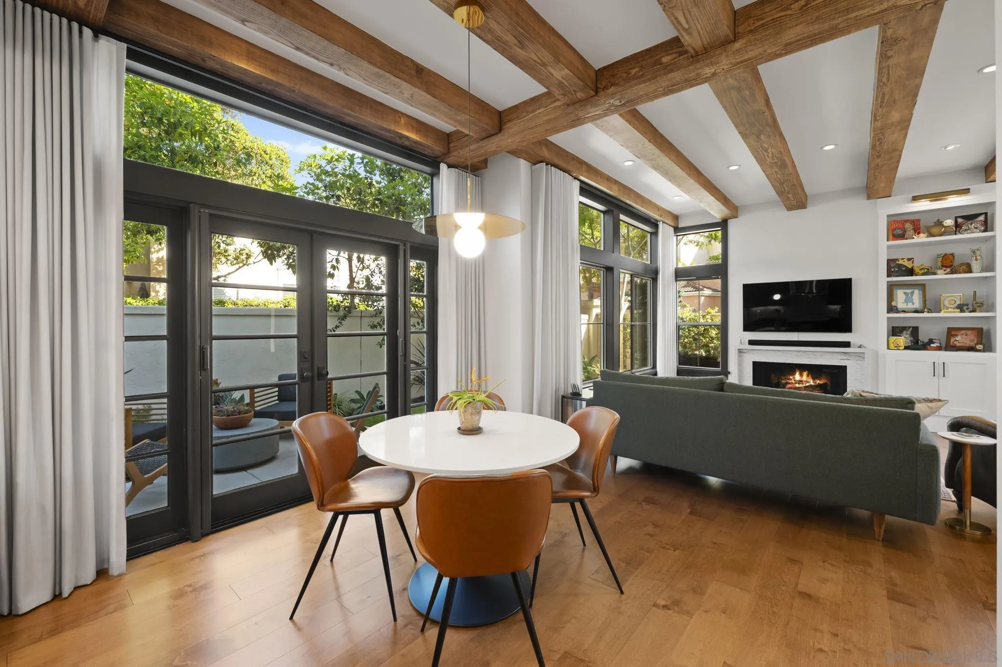 https://cdn.realtyfeed.com/cdn/127/260014111/51a261405d58de83bd13e84d53560503.webp