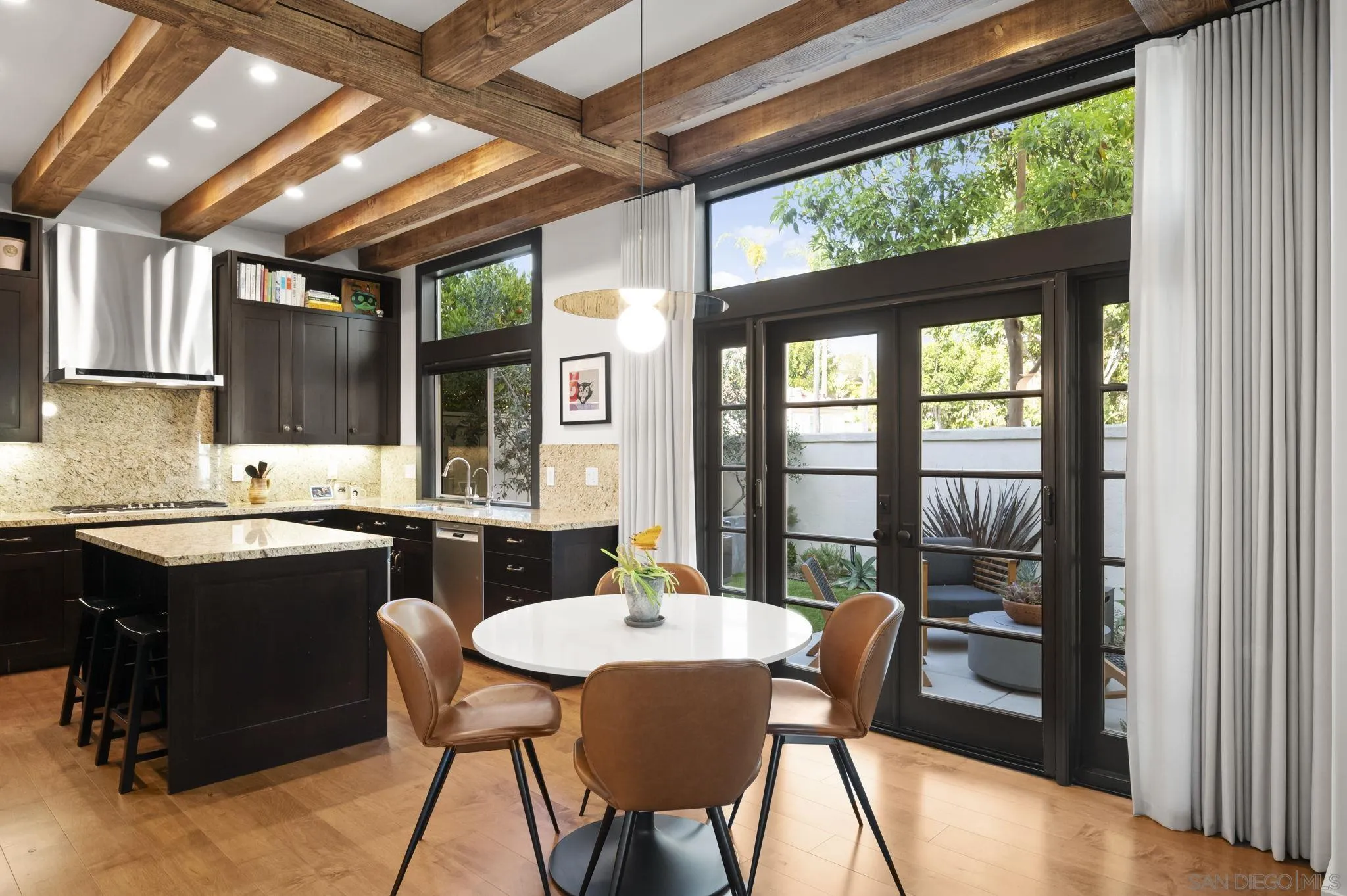 https://cdn.realtyfeed.com/cdn/127/260014111/e307d0fe313419a0c9381842272b27cb.webp