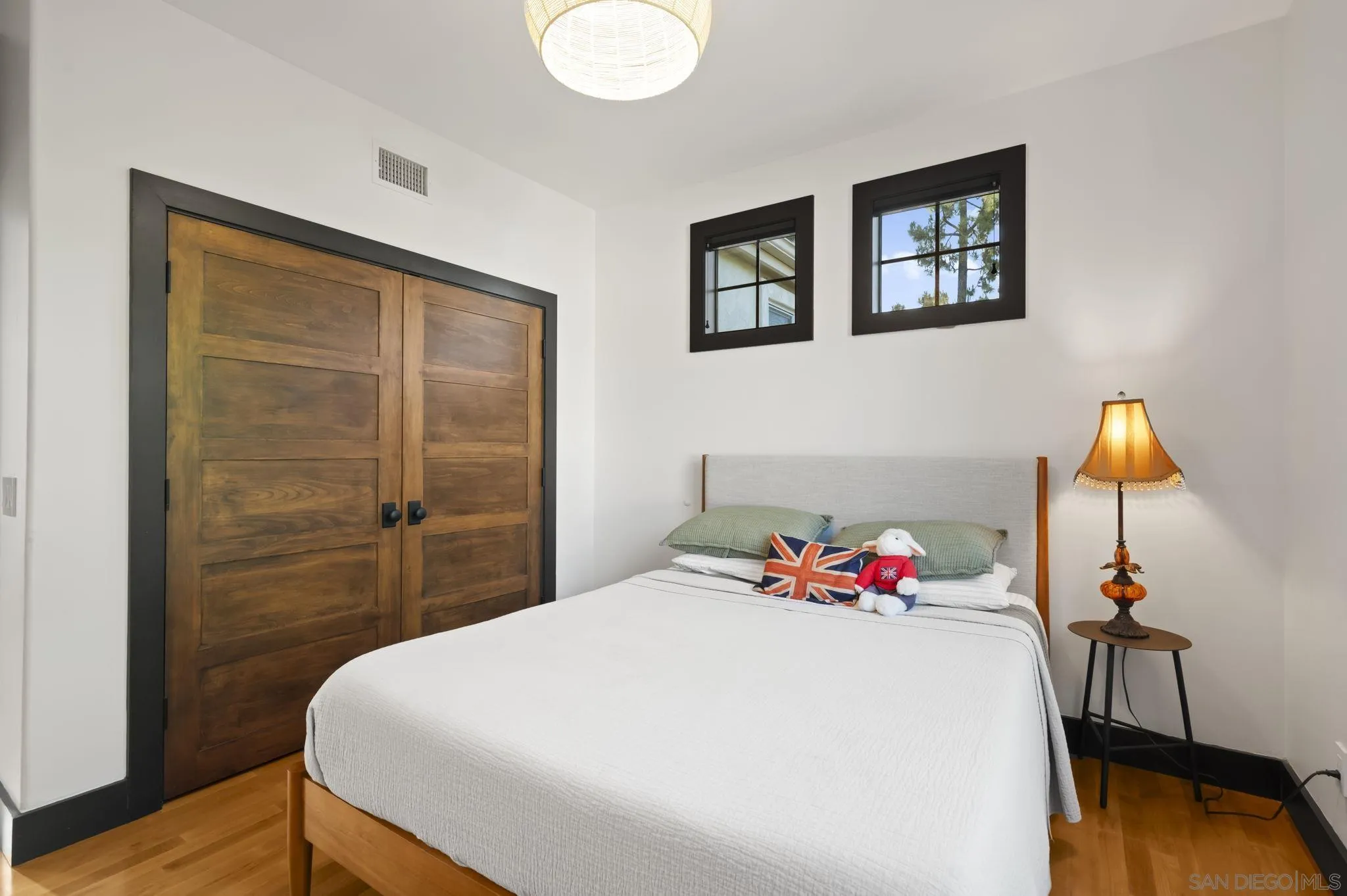 https://cdn.realtyfeed.com/cdn/127/260014111/ef6072cc104927cfa4c09c9e02a6cdb8.webp