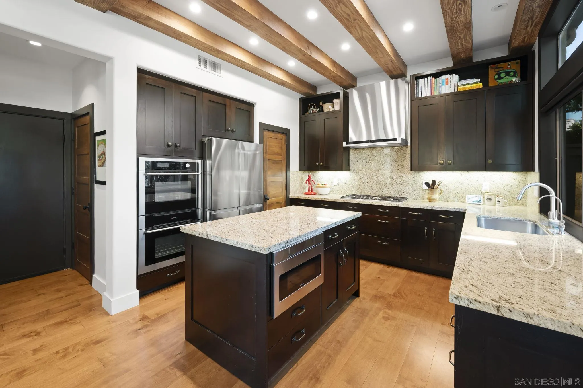 https://cdn.realtyfeed.com/cdn/127/260014111/f614a5cc7ba3209ff17b70d6c2cddb85.webp