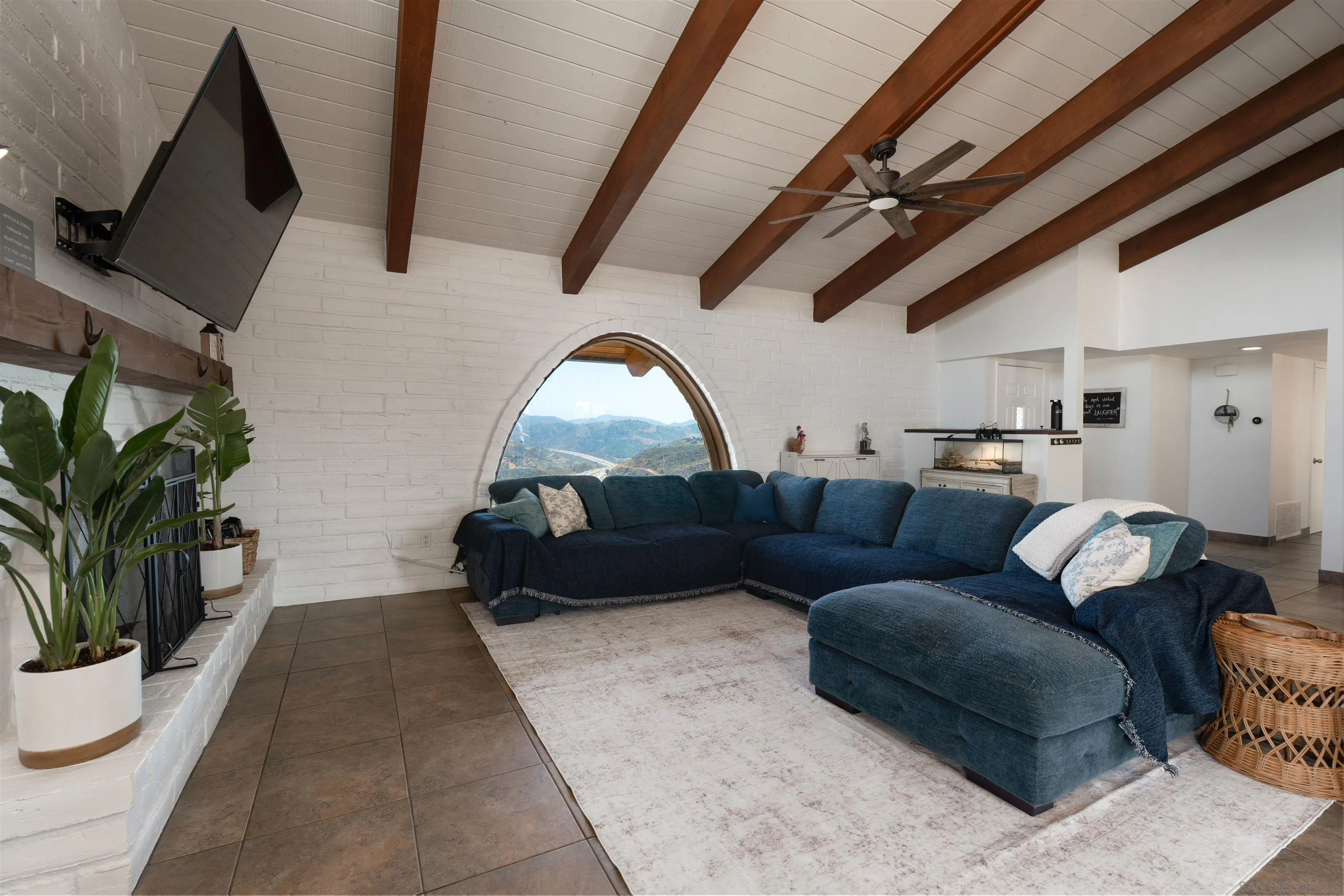 https://cdn.realtyfeed.com/cdn/127/260014112/237ecf6433b57a4964c90fee3804553b.webp