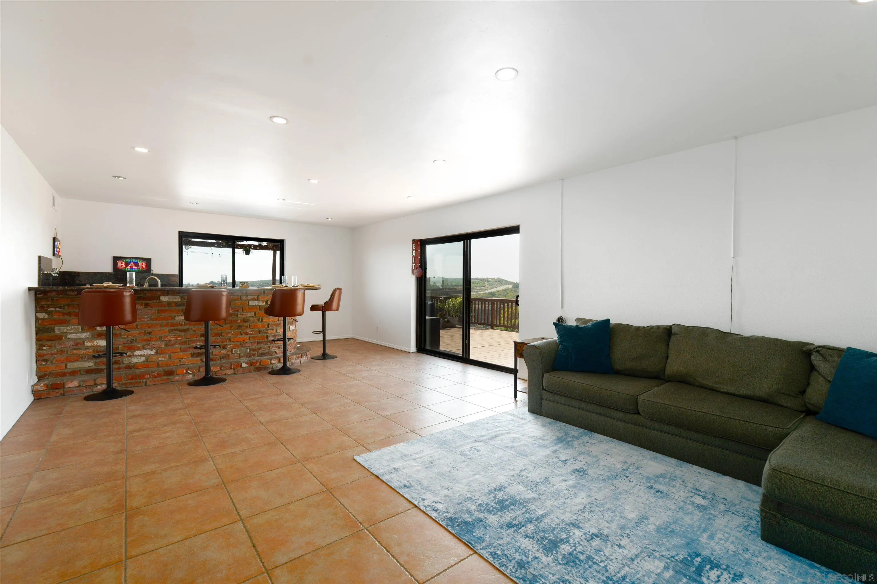 https://cdn.realtyfeed.com/cdn/127/260014112/24dbeae76cbbf1ab21be01c80fe6b70f.webp