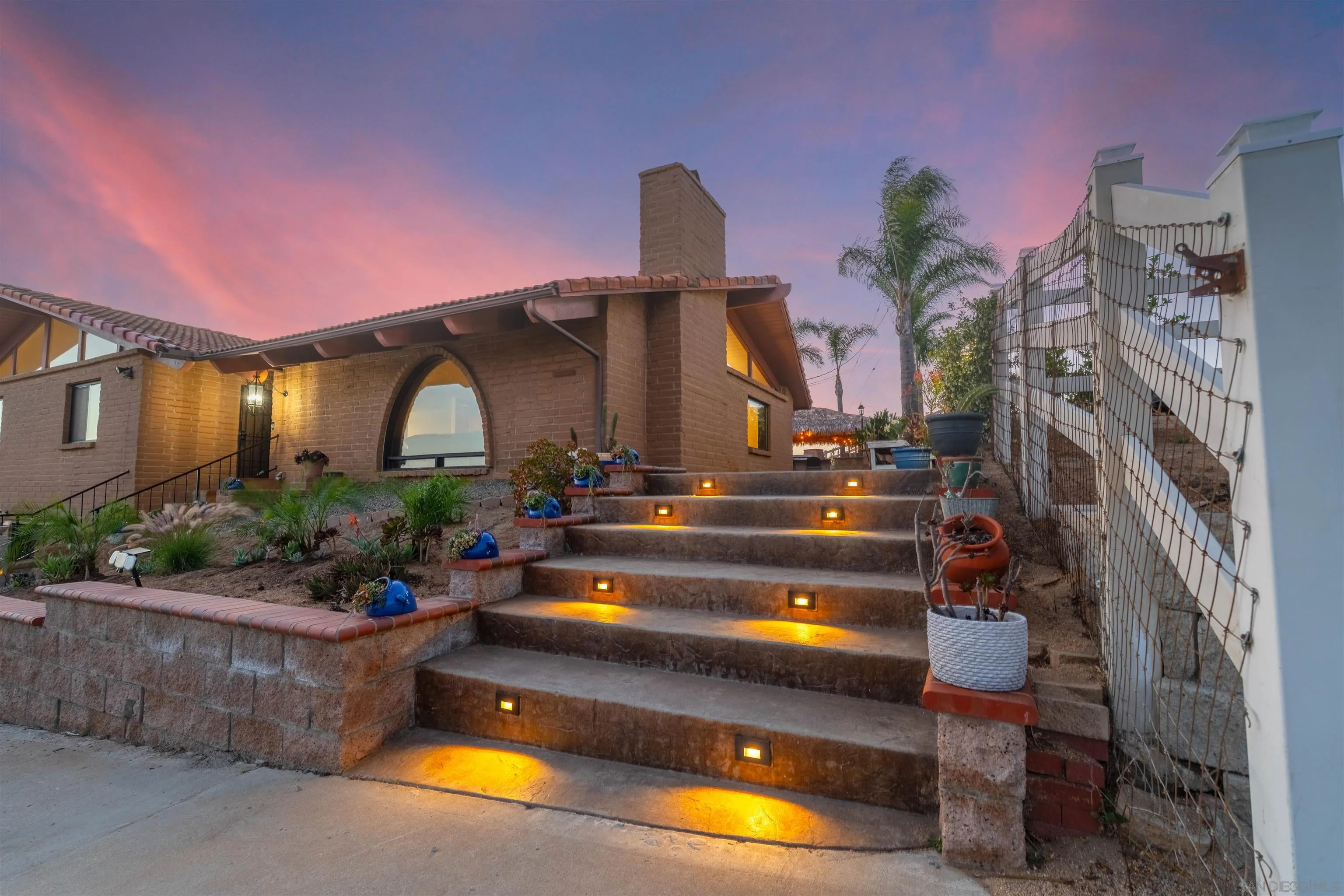 https://cdn.realtyfeed.com/cdn/127/260014112/47ed8124cc6db4aa1f85f0ab6b694e86.webp