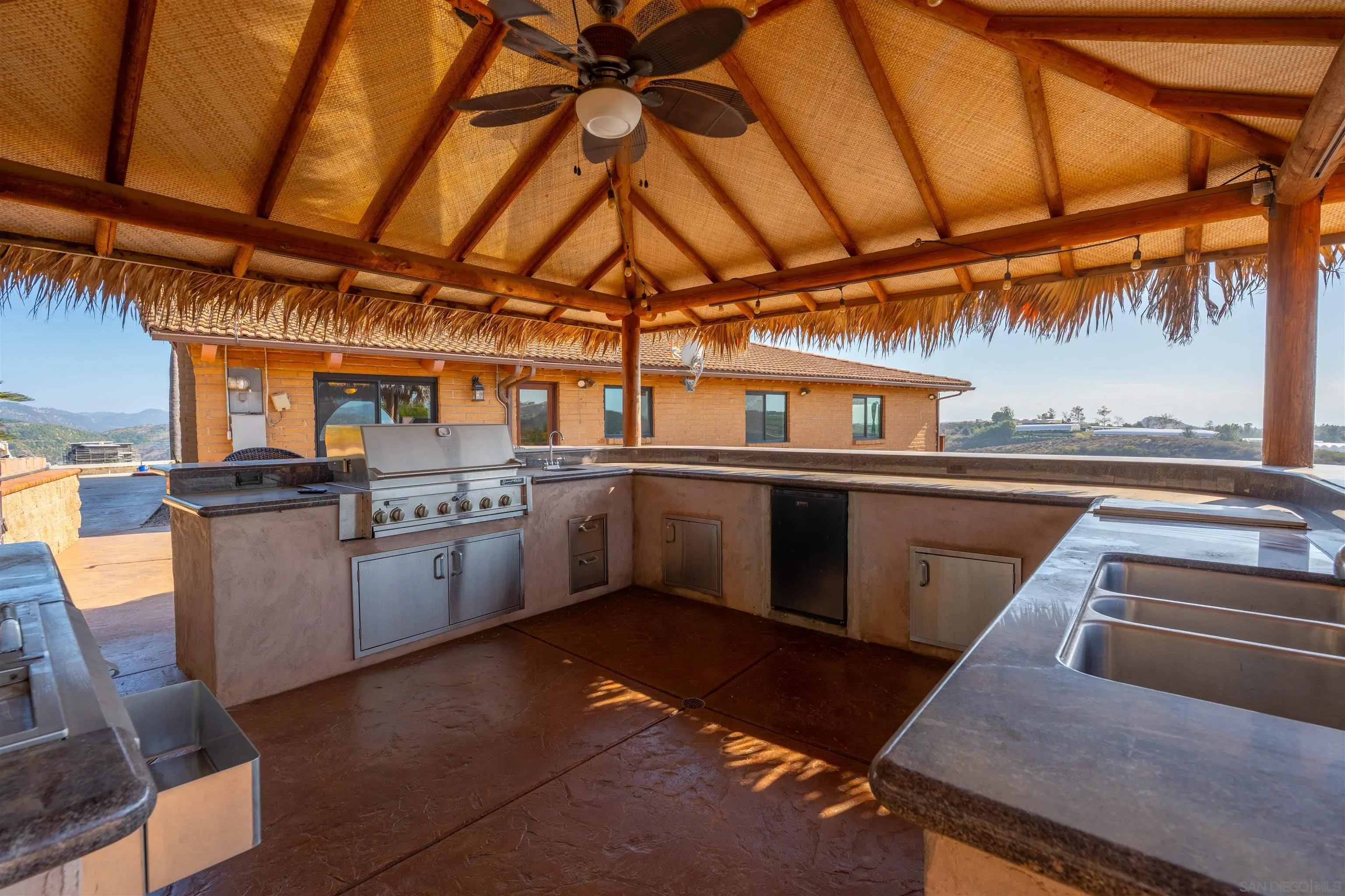 https://cdn.realtyfeed.com/cdn/127/260014112/50a79113c47b4691849b2da033fdd5d2.webp