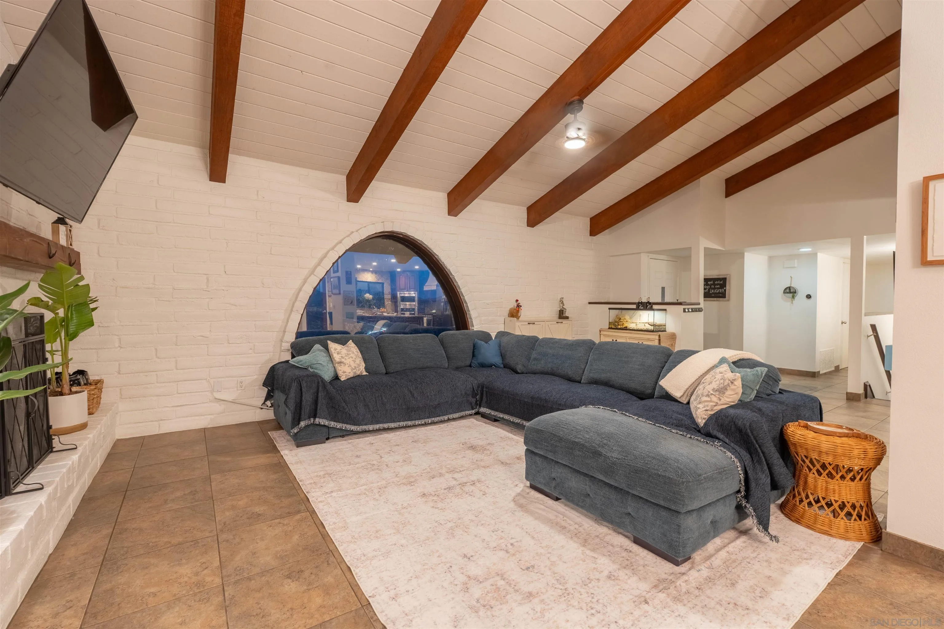 https://cdn.realtyfeed.com/cdn/127/260014112/97345c5b8de0c0de750b268a33f30b55.webp