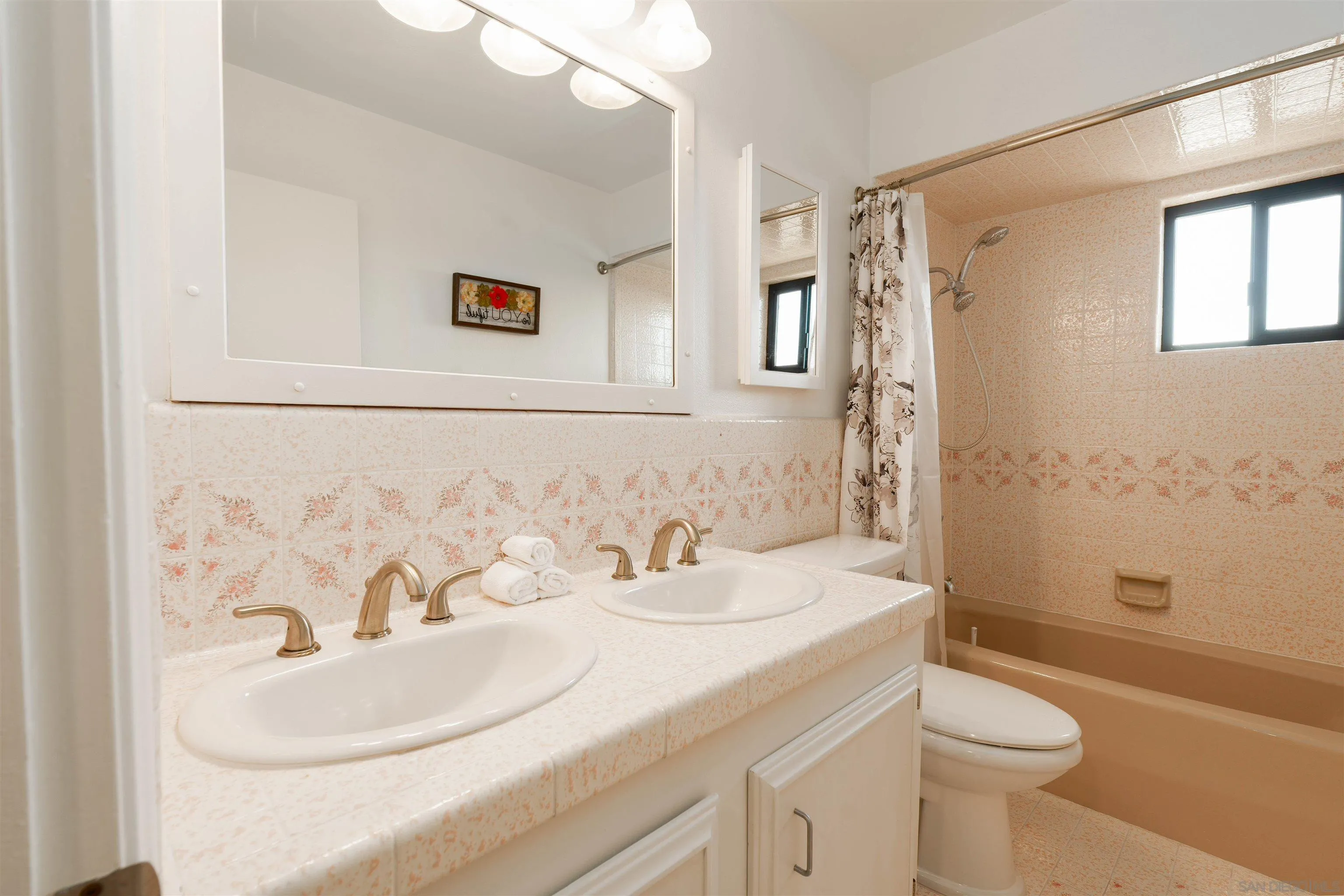 https://cdn.realtyfeed.com/cdn/127/260014112/a09c0cbca30c6f8b3cc1649e4543274c.webp