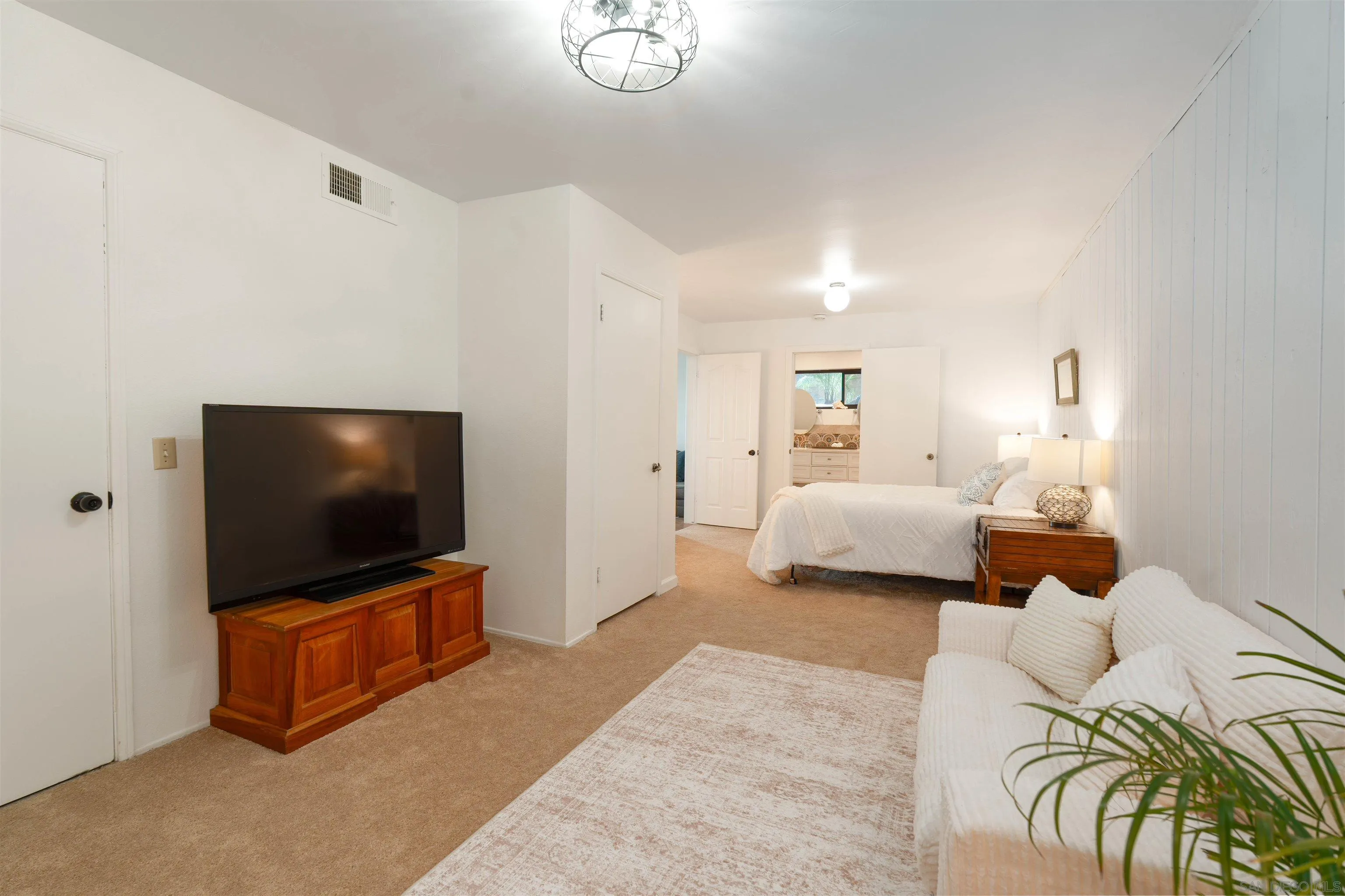 https://cdn.realtyfeed.com/cdn/127/260014112/a13bd75f69e3073e1e52f4abf1153378.webp