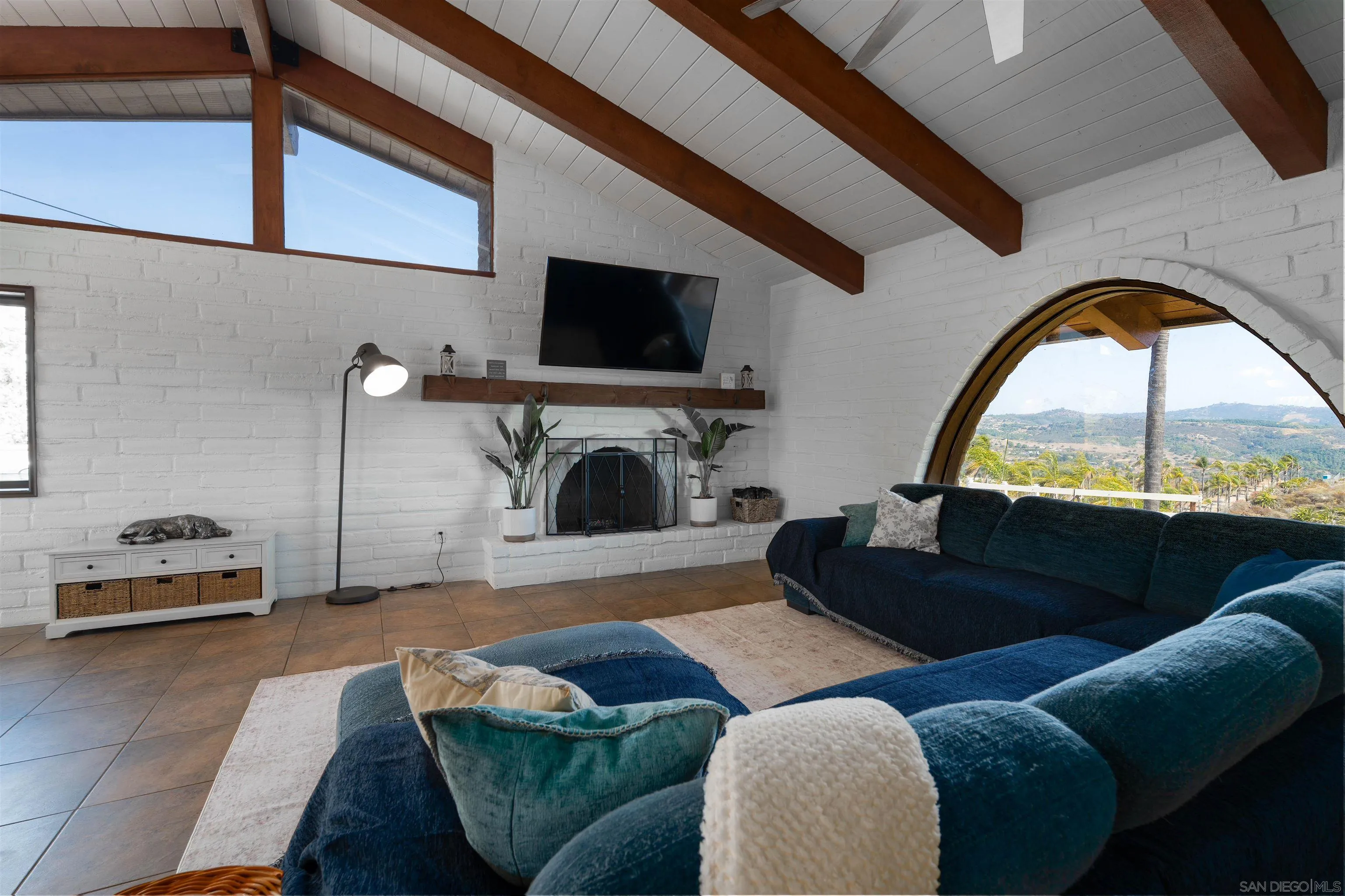 https://cdn.realtyfeed.com/cdn/127/260014112/a6144a2cd33e8aa1a0bdcd9580401909.webp