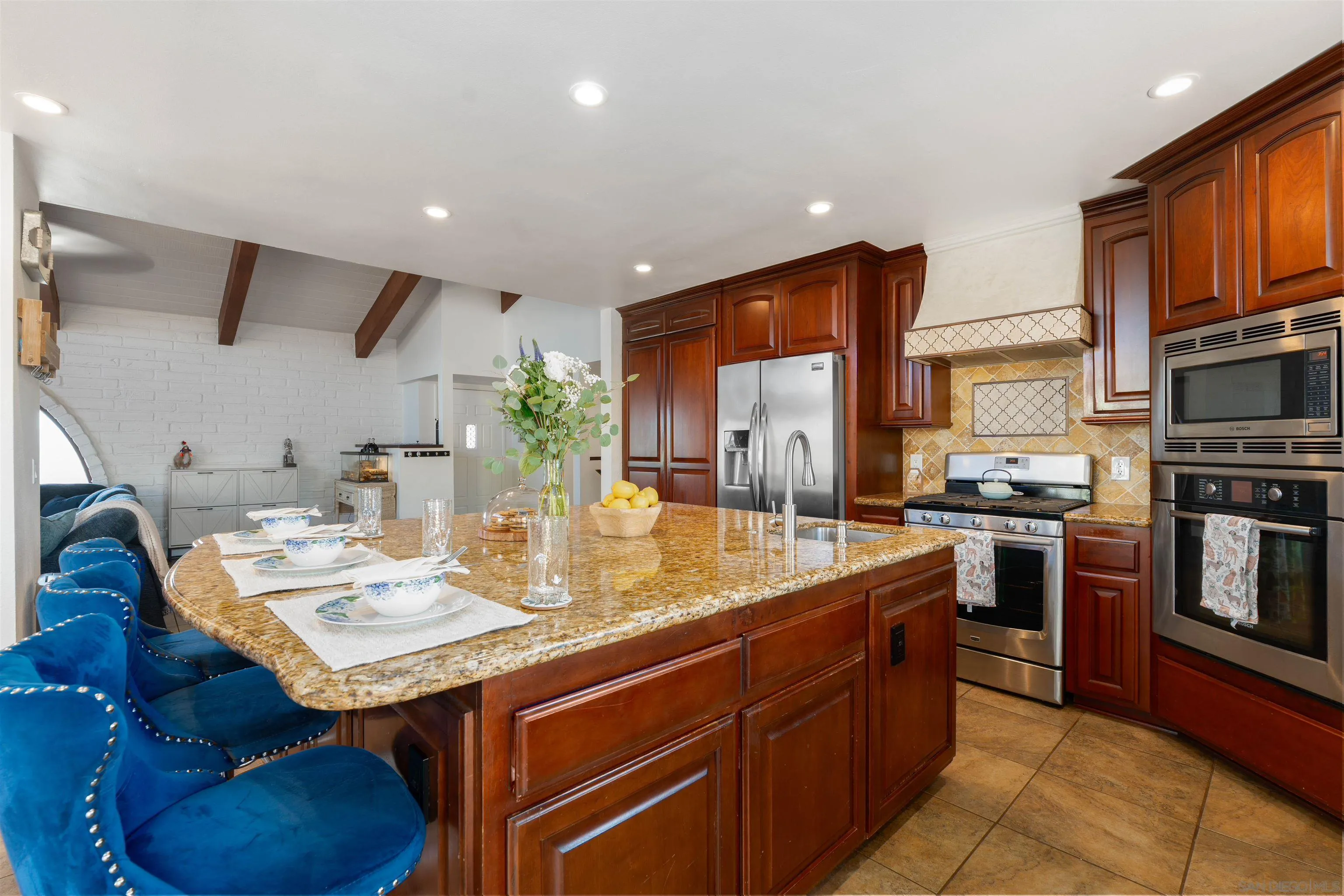 https://cdn.realtyfeed.com/cdn/127/260014112/b5081acea41dfb39c693c306d5e2b636.webp