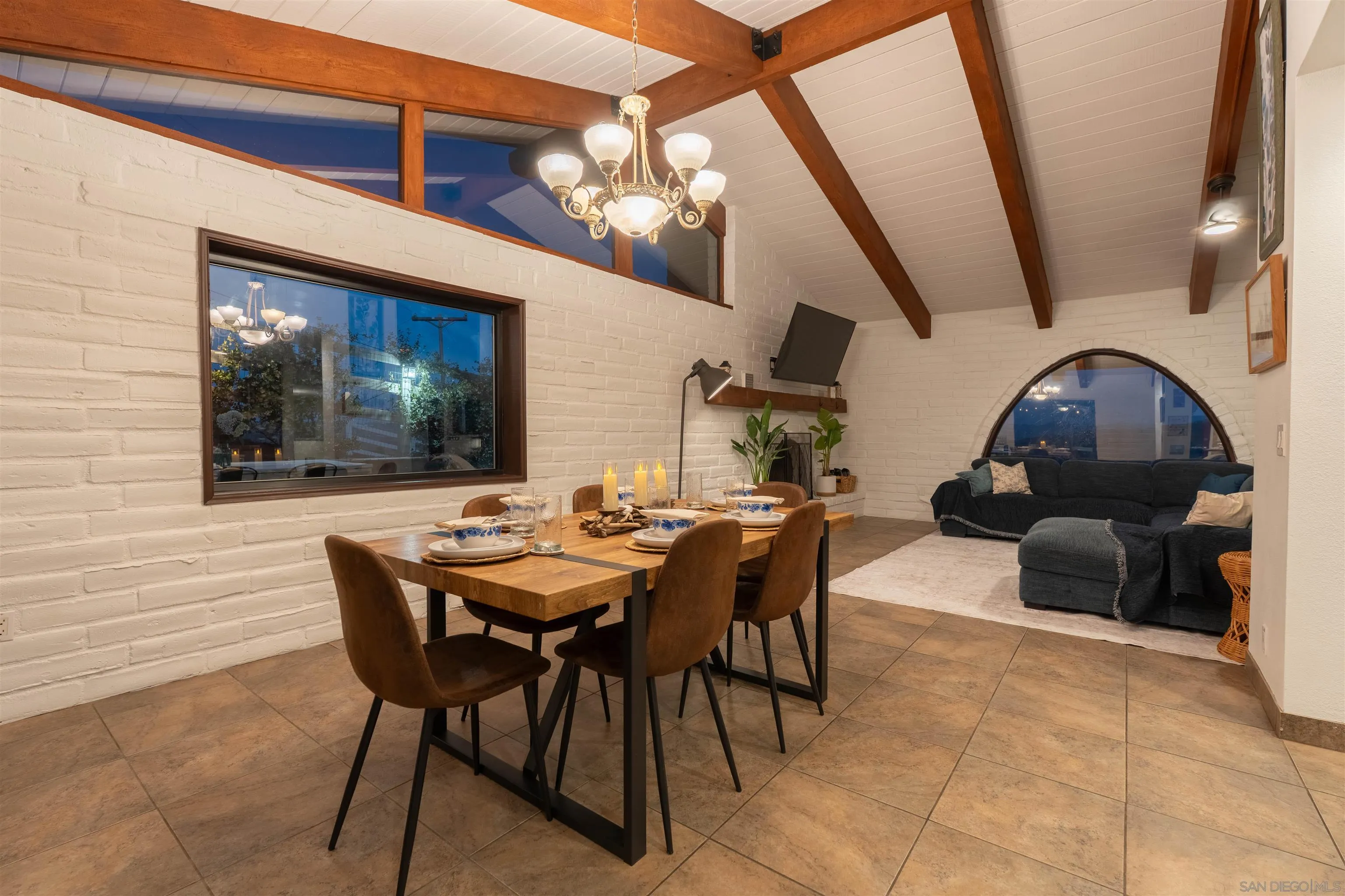 https://cdn.realtyfeed.com/cdn/127/260014112/b99e87baa979488456276ea0930be680.webp