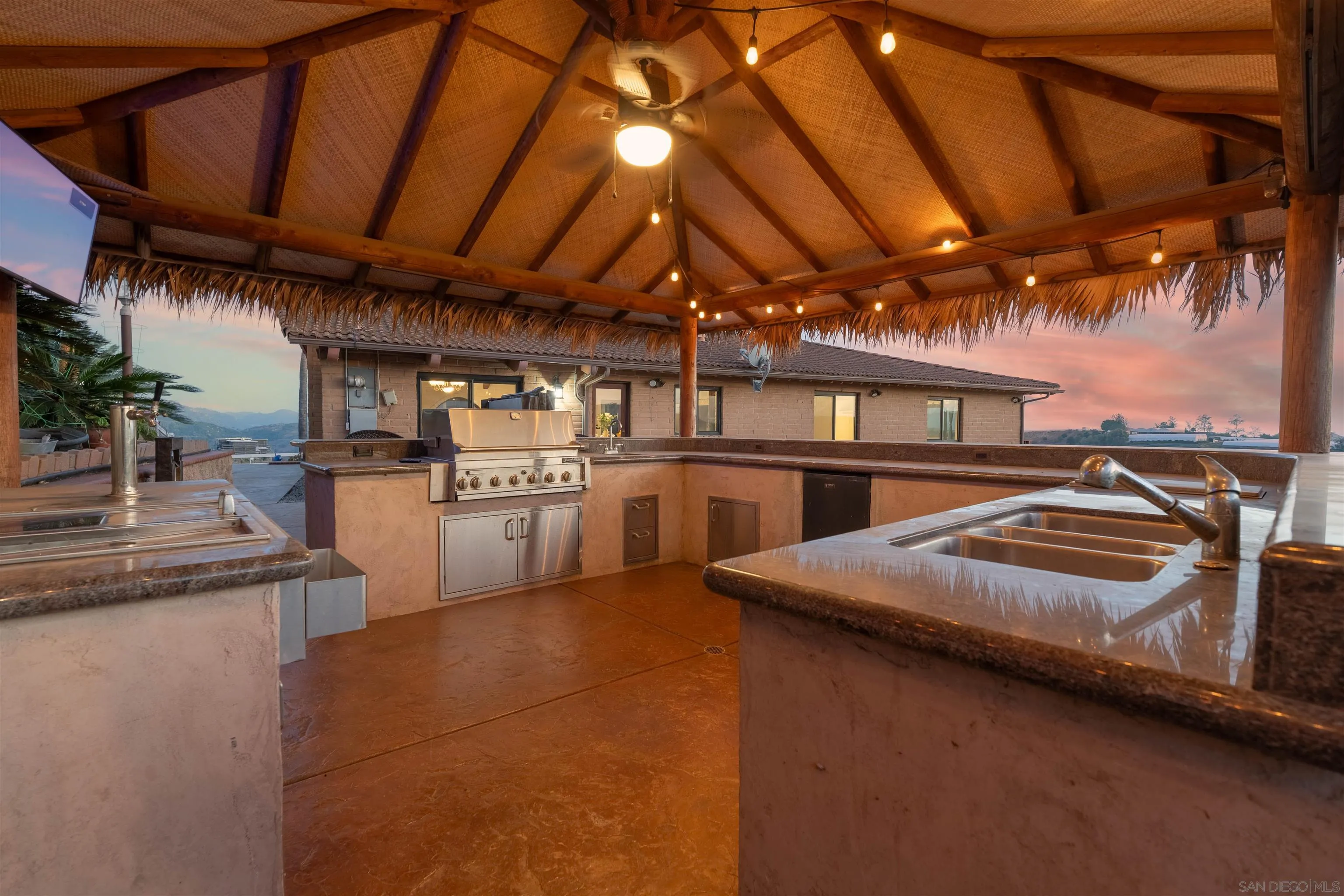 https://cdn.realtyfeed.com/cdn/127/260014112/dea101f6570beb2dcdee7d10f2462bcd.webp