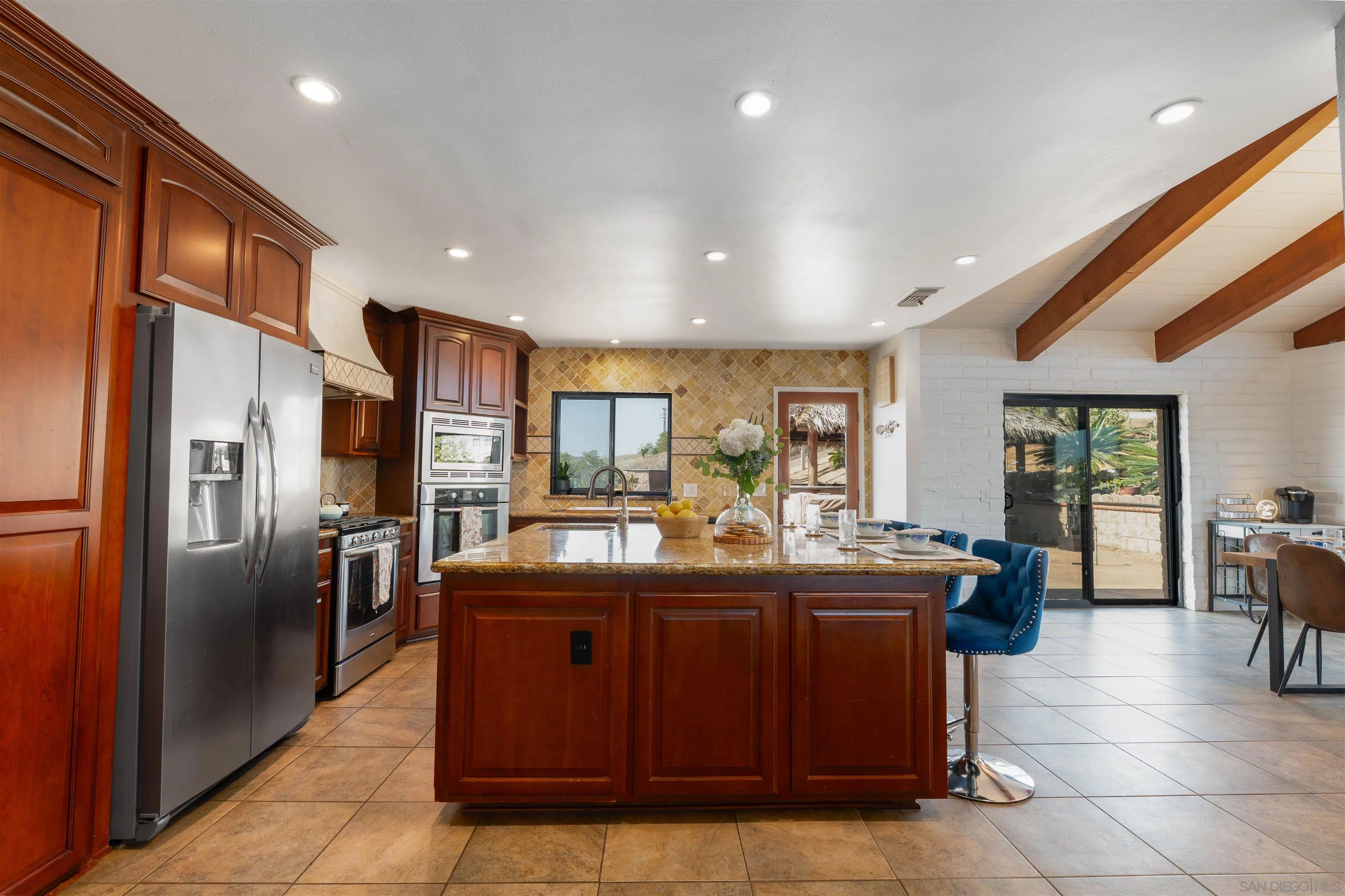 https://cdn.realtyfeed.com/cdn/127/260014112/ff8f4fb0f37fe5909202bd690537af98.webp