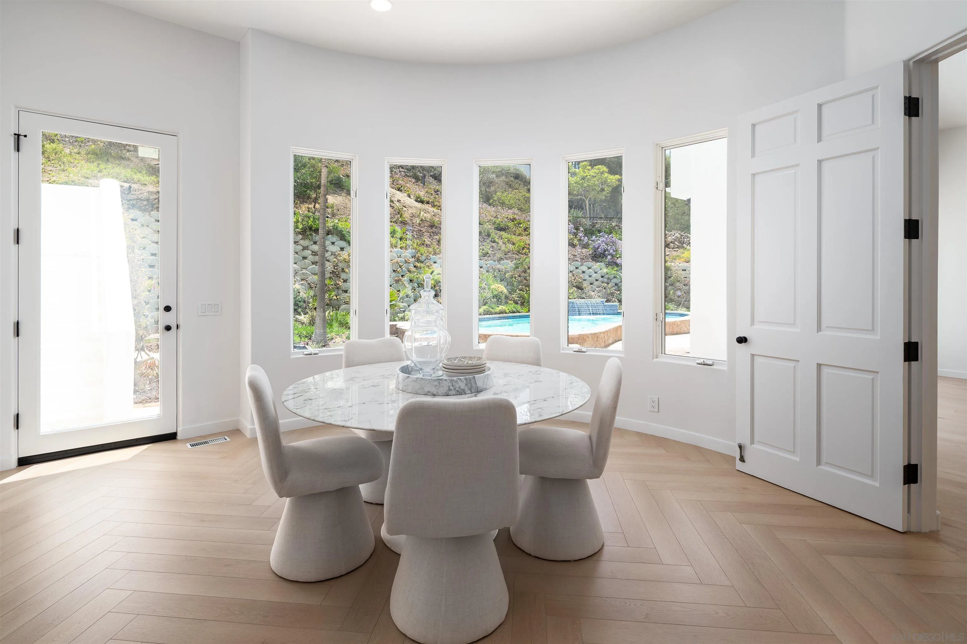 https://cdn.realtyfeed.com/cdn/127/260014115/1b01ad88584efa17a03aeba1dfabf519.webp