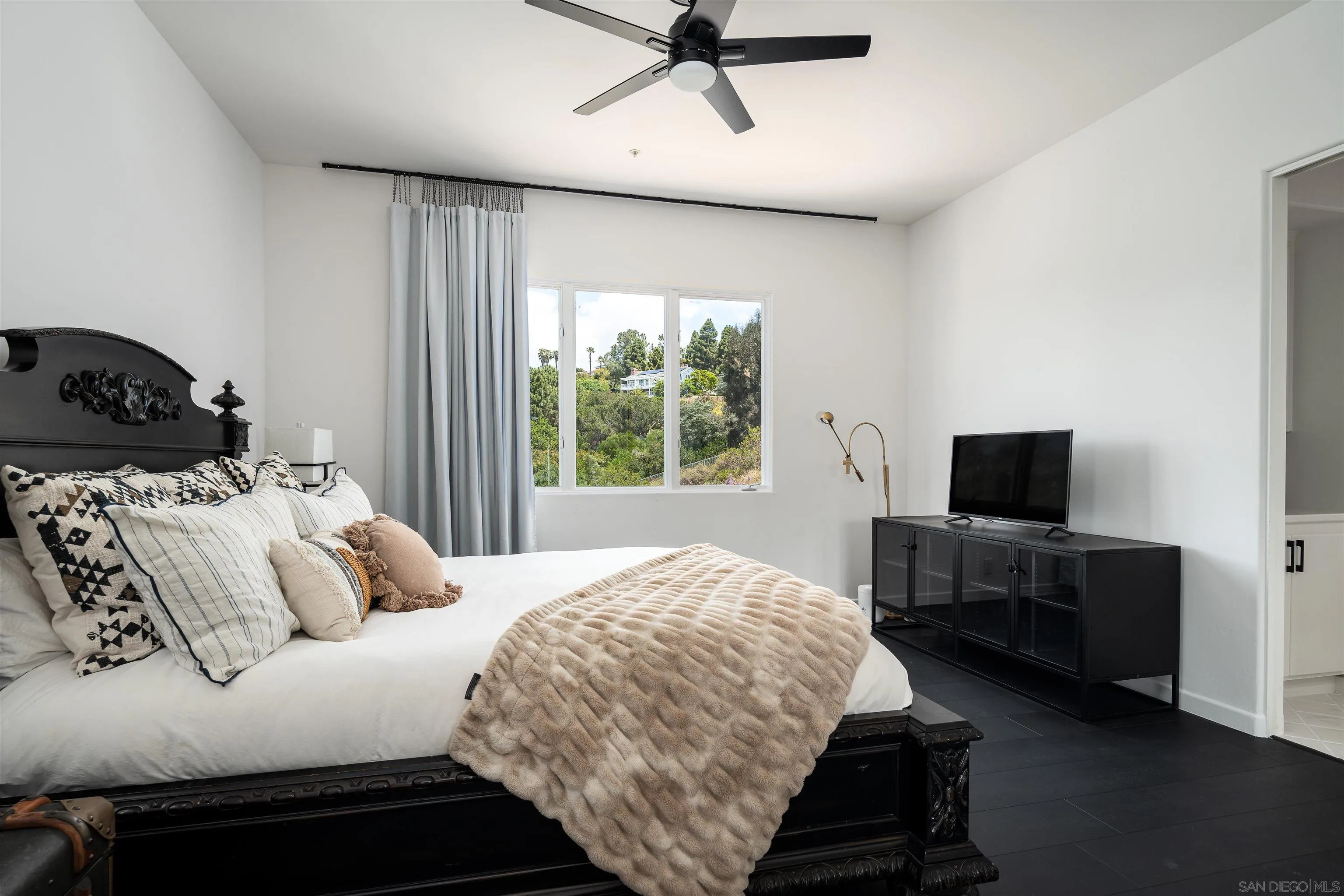 https://cdn.realtyfeed.com/cdn/127/260014115/2e089de9b7abf2066cd10f97c1eae50e.webp