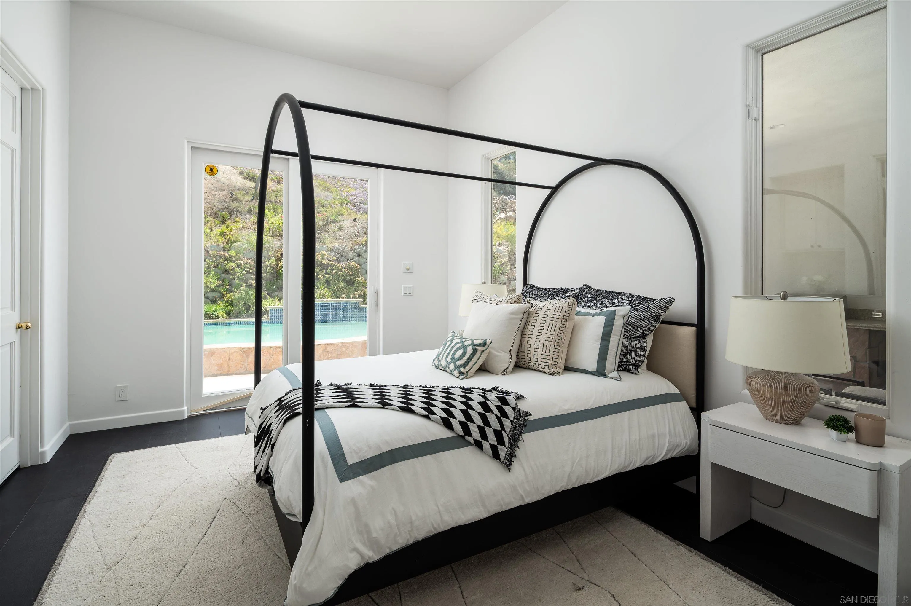 https://cdn.realtyfeed.com/cdn/127/260014115/5b8230f3baf39844f00fa9534c23f61d.webp