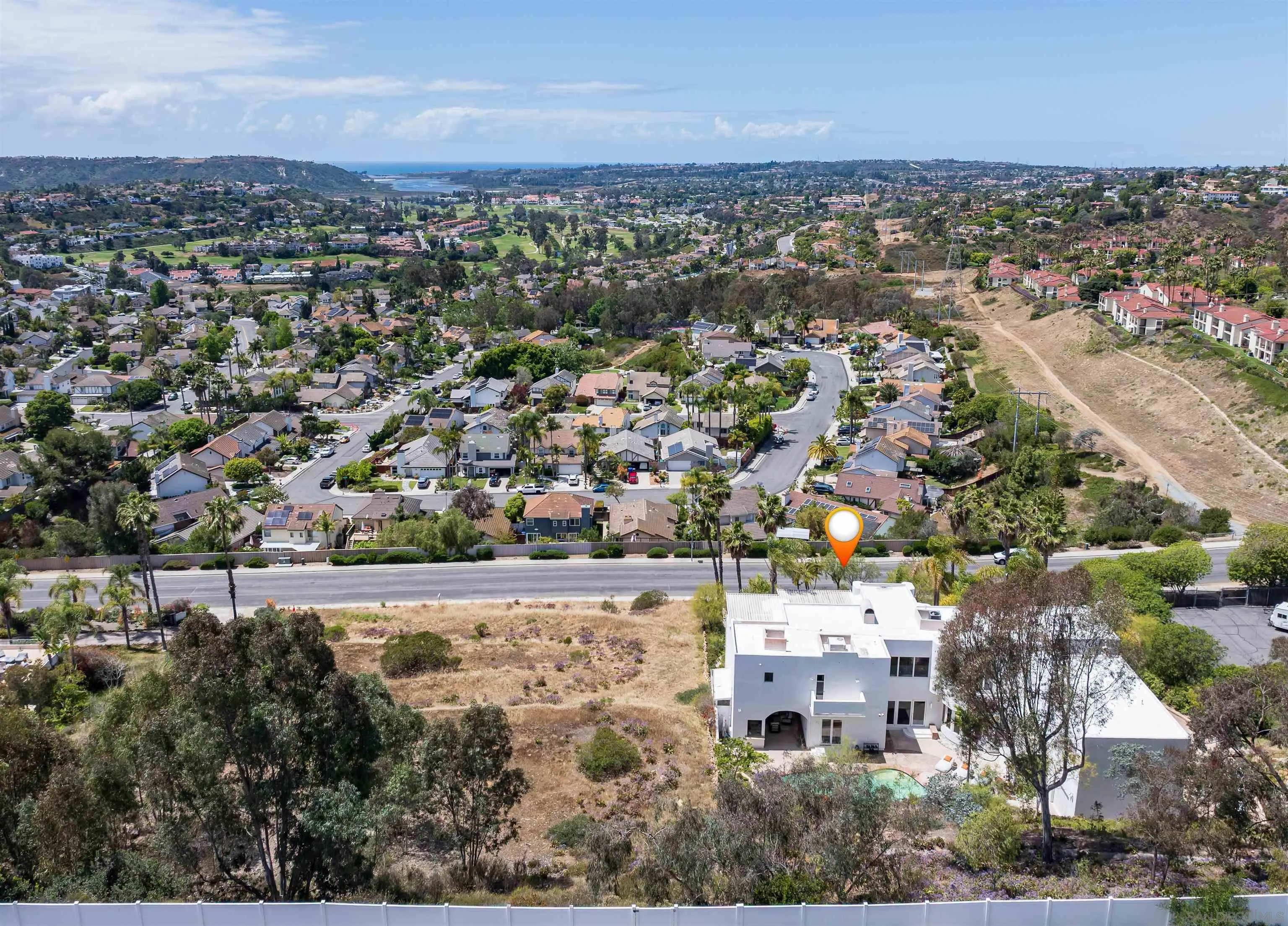 https://cdn.realtyfeed.com/cdn/127/260014115/915d17c2dcdaa0b8074fc633dff702a0.webp