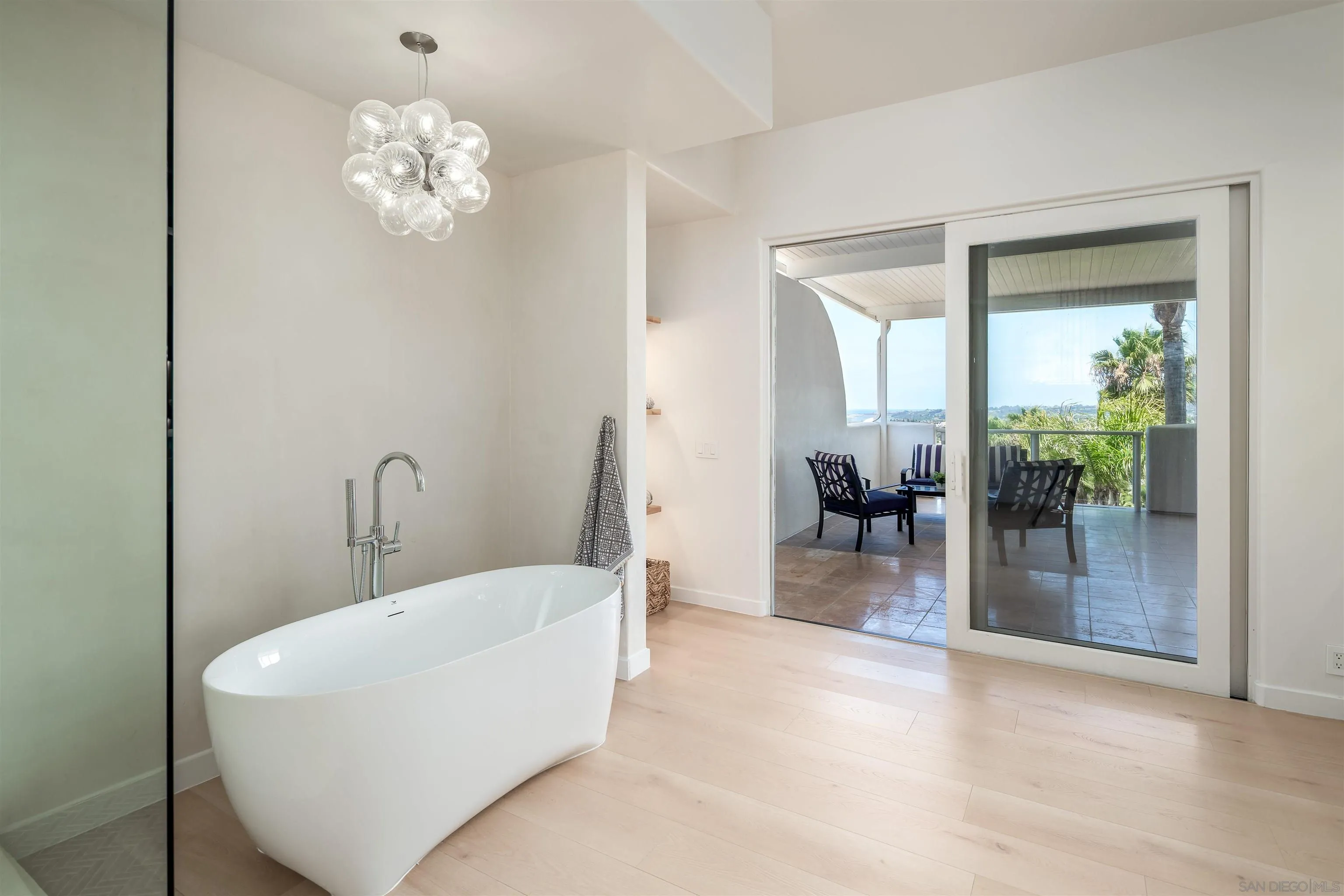 https://cdn.realtyfeed.com/cdn/127/260014115/b034def266c8dc37258bbe3ba3de751e.webp