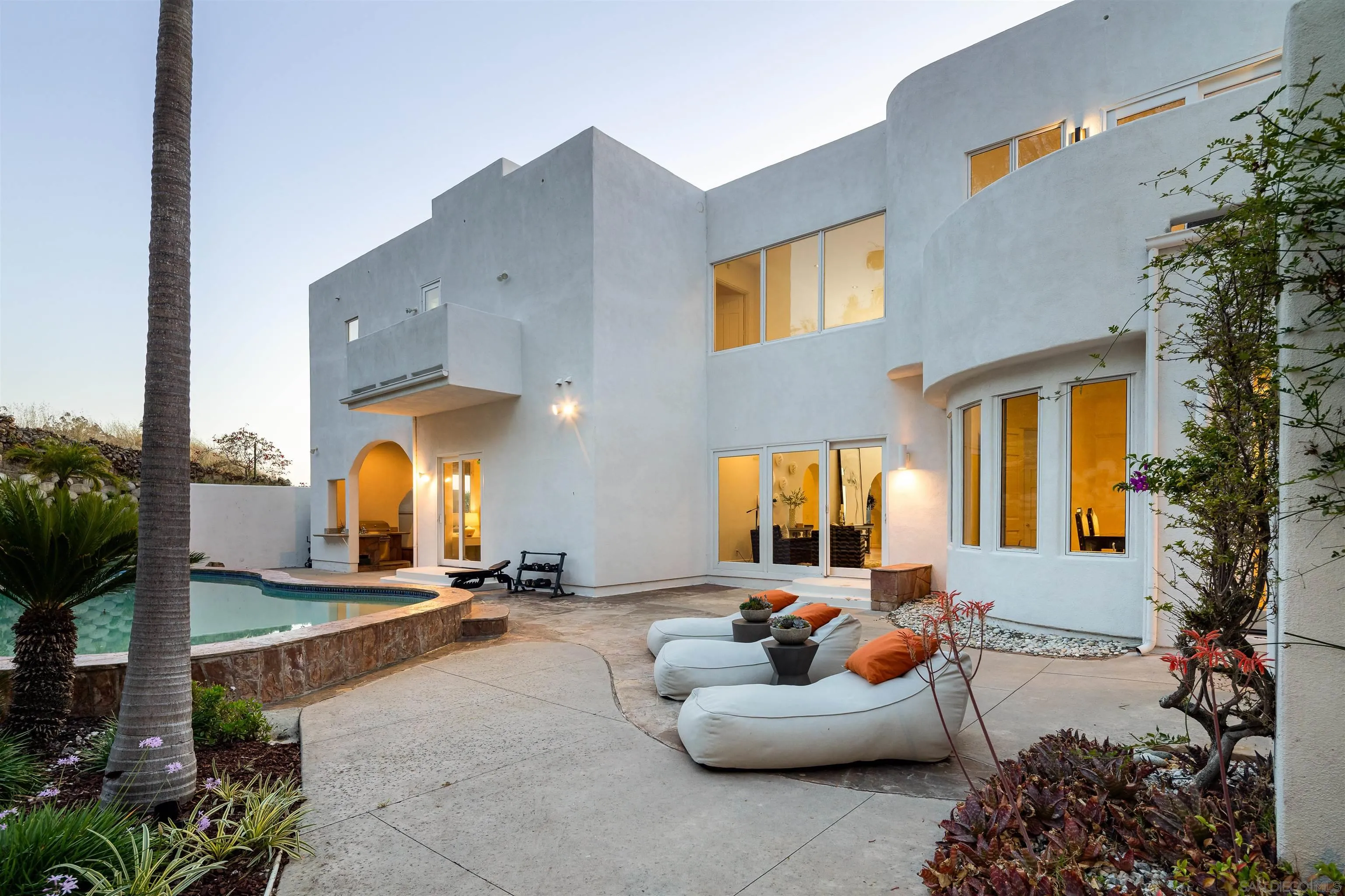 https://cdn.realtyfeed.com/cdn/127/260014115/b63c49bee5af9c8cecb0460db3be8199.webp