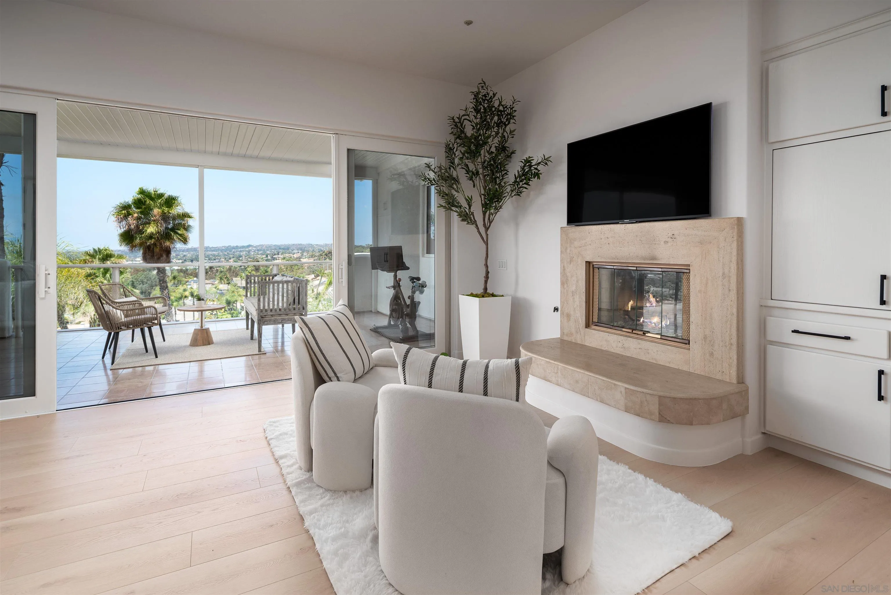 https://cdn.realtyfeed.com/cdn/127/260014115/ca5dc204bf0fdb66011700af429f6e1d.webp