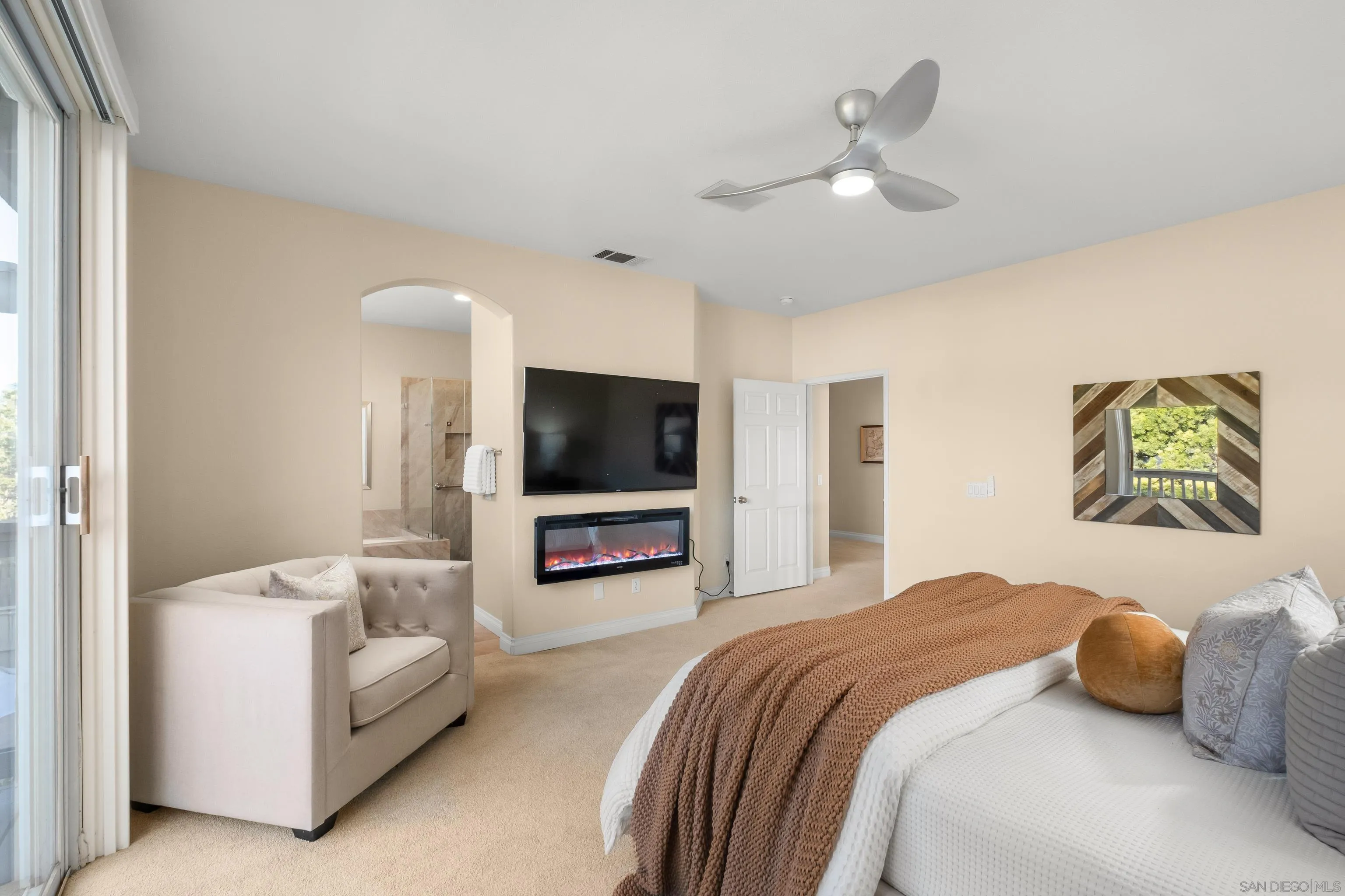 https://cdn.realtyfeed.com/cdn/127/260014117/4ebdc8f15bd14076156b6db29824d2d4.webp