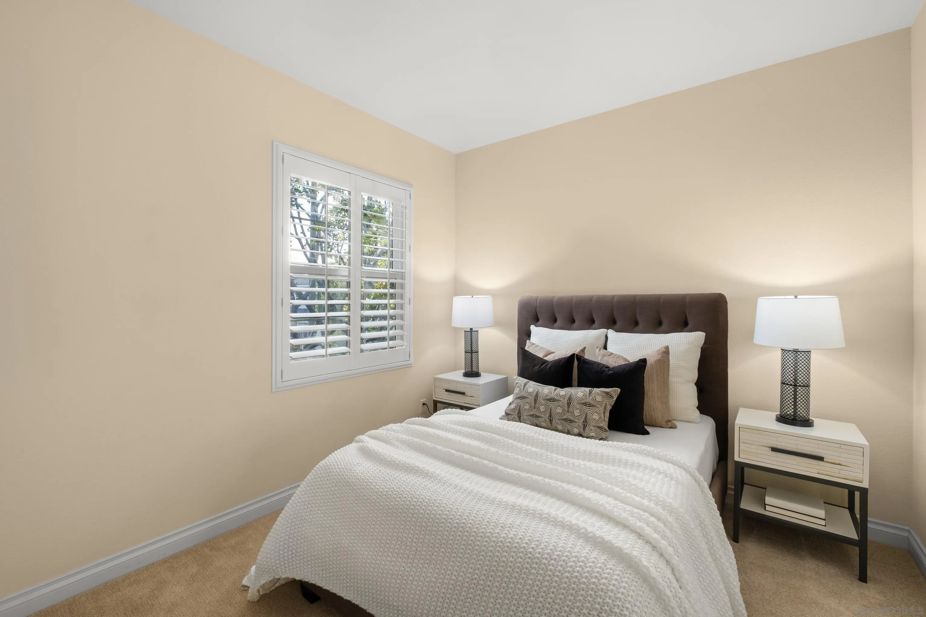 https://cdn.realtyfeed.com/cdn/127/260014117/5c95cd7f636d7b2641a69eb6be38d78f.webp
