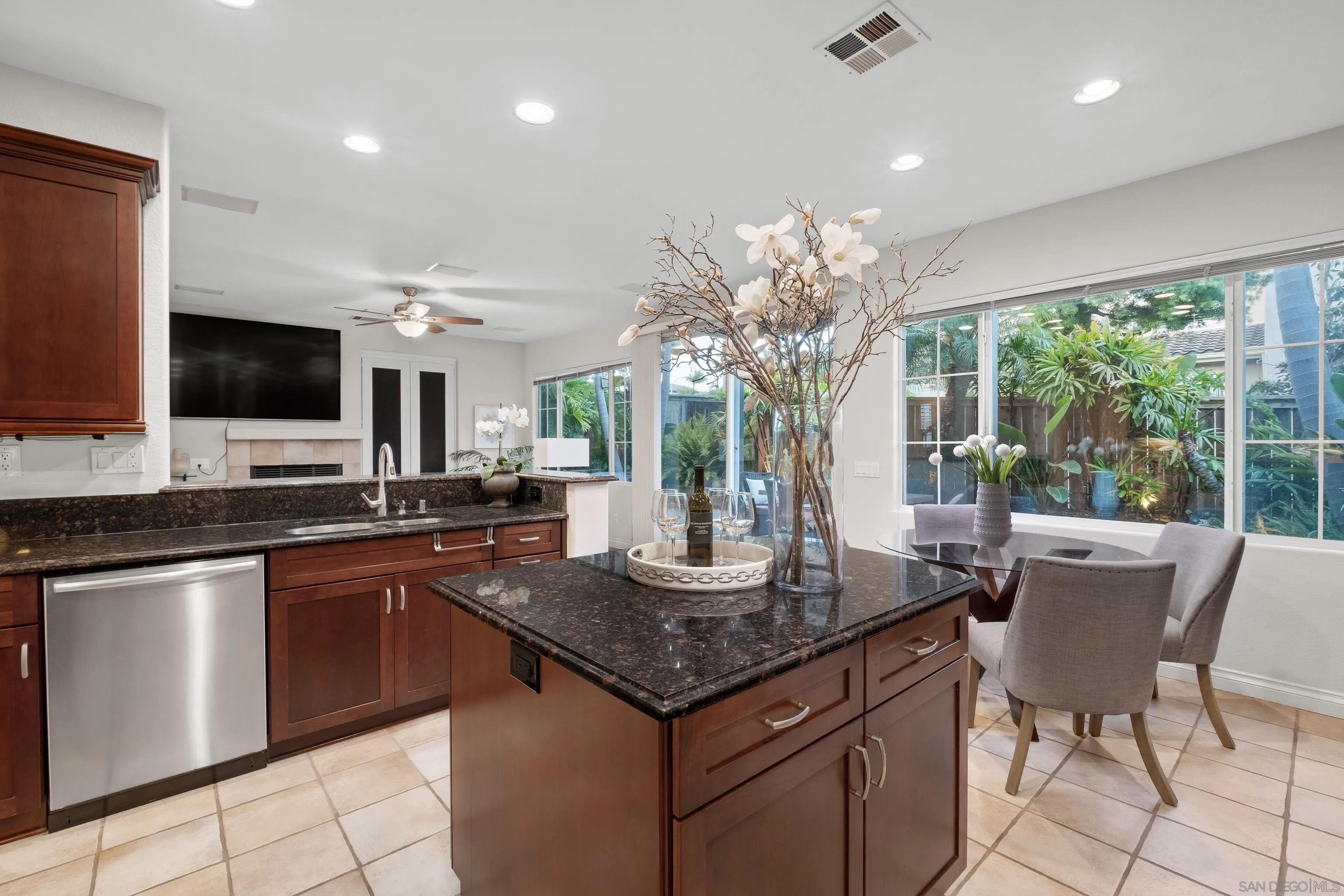 https://cdn.realtyfeed.com/cdn/127/260014117/fd0941bb4c02553207ce20c159c1a718.webp