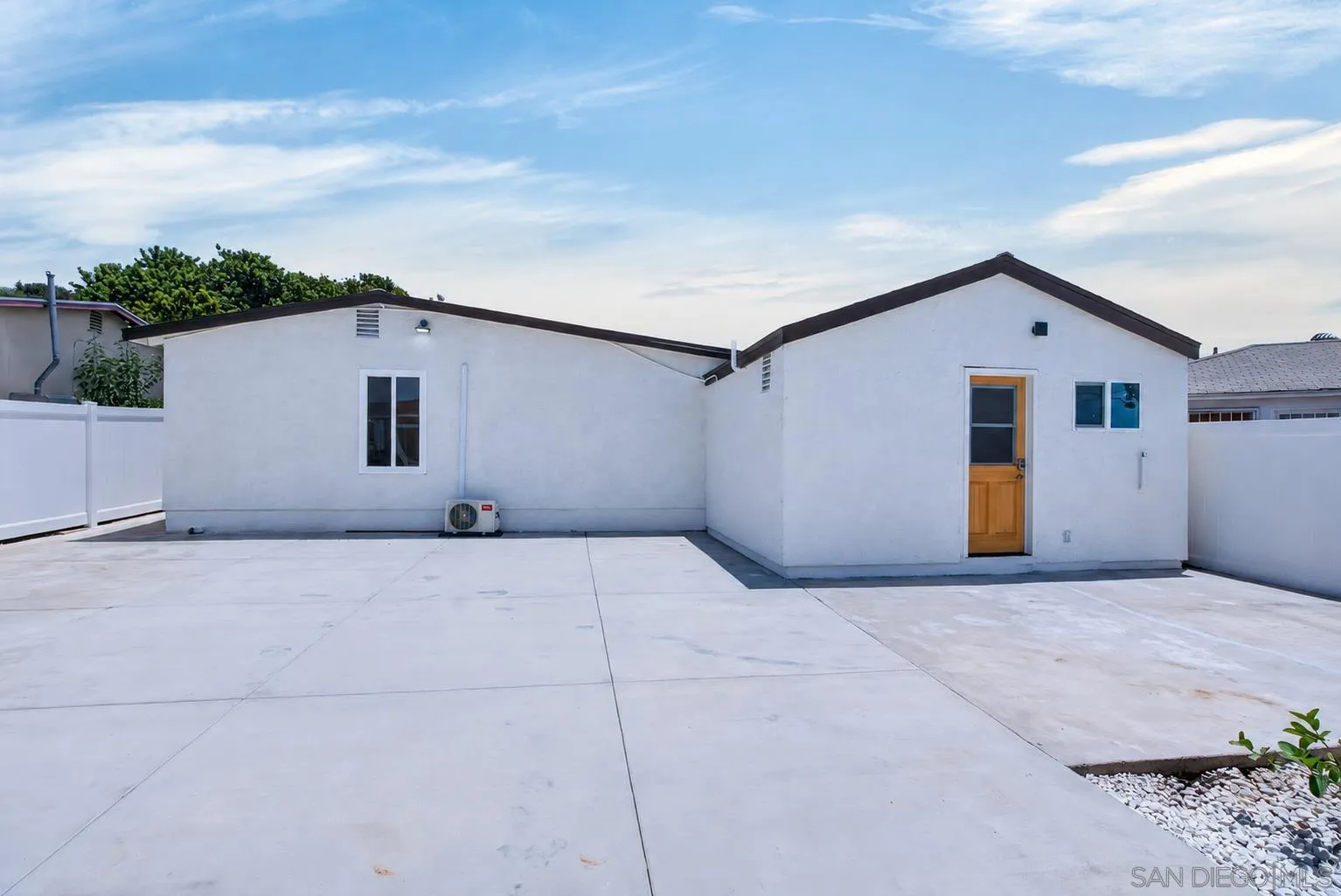 https://cdn.realtyfeed.com/cdn/127/260014120/9baf76c810fc9e1048a6f11190ffc348.webp