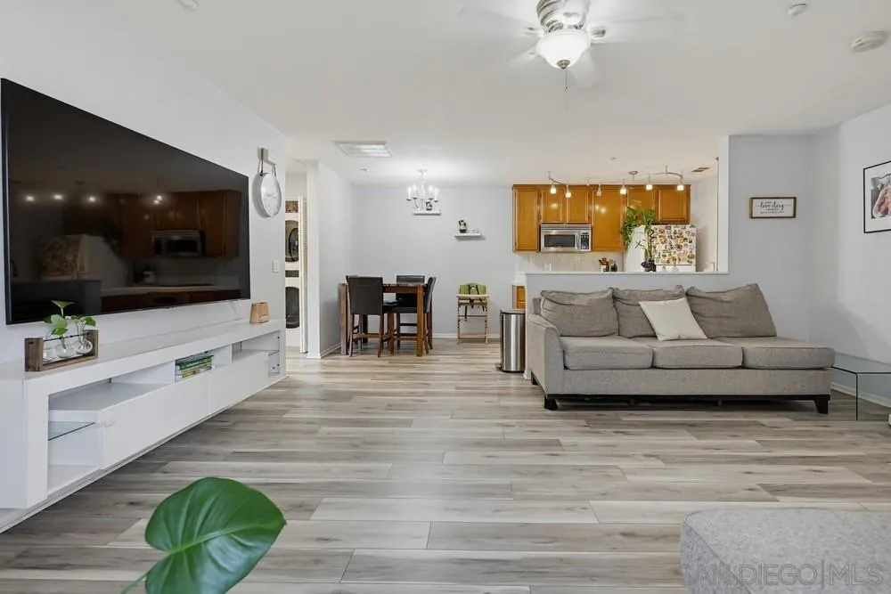 Photo #8: 260014121 Listing: Photo #8